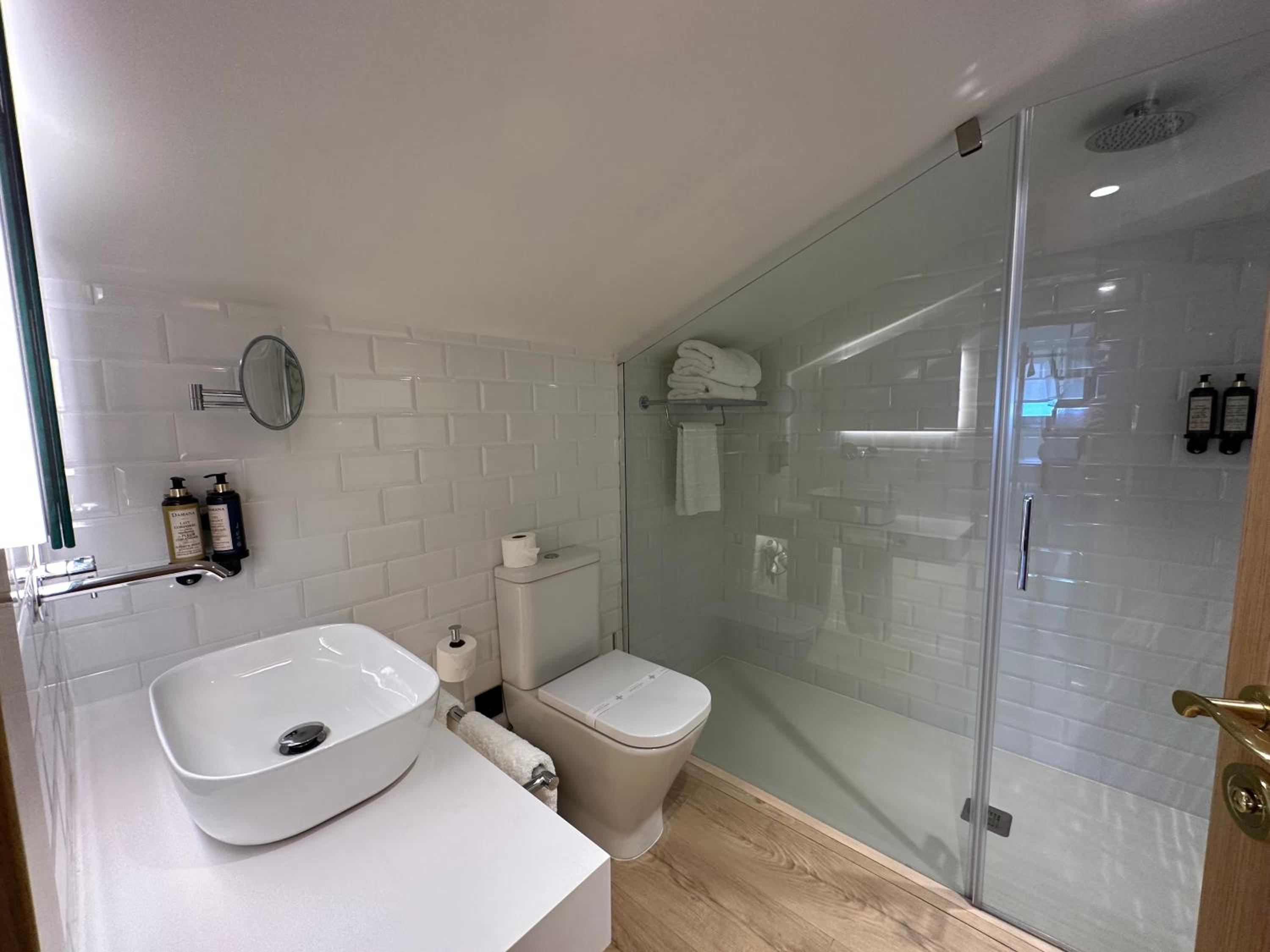 Deluxe Double Room - Photo 4