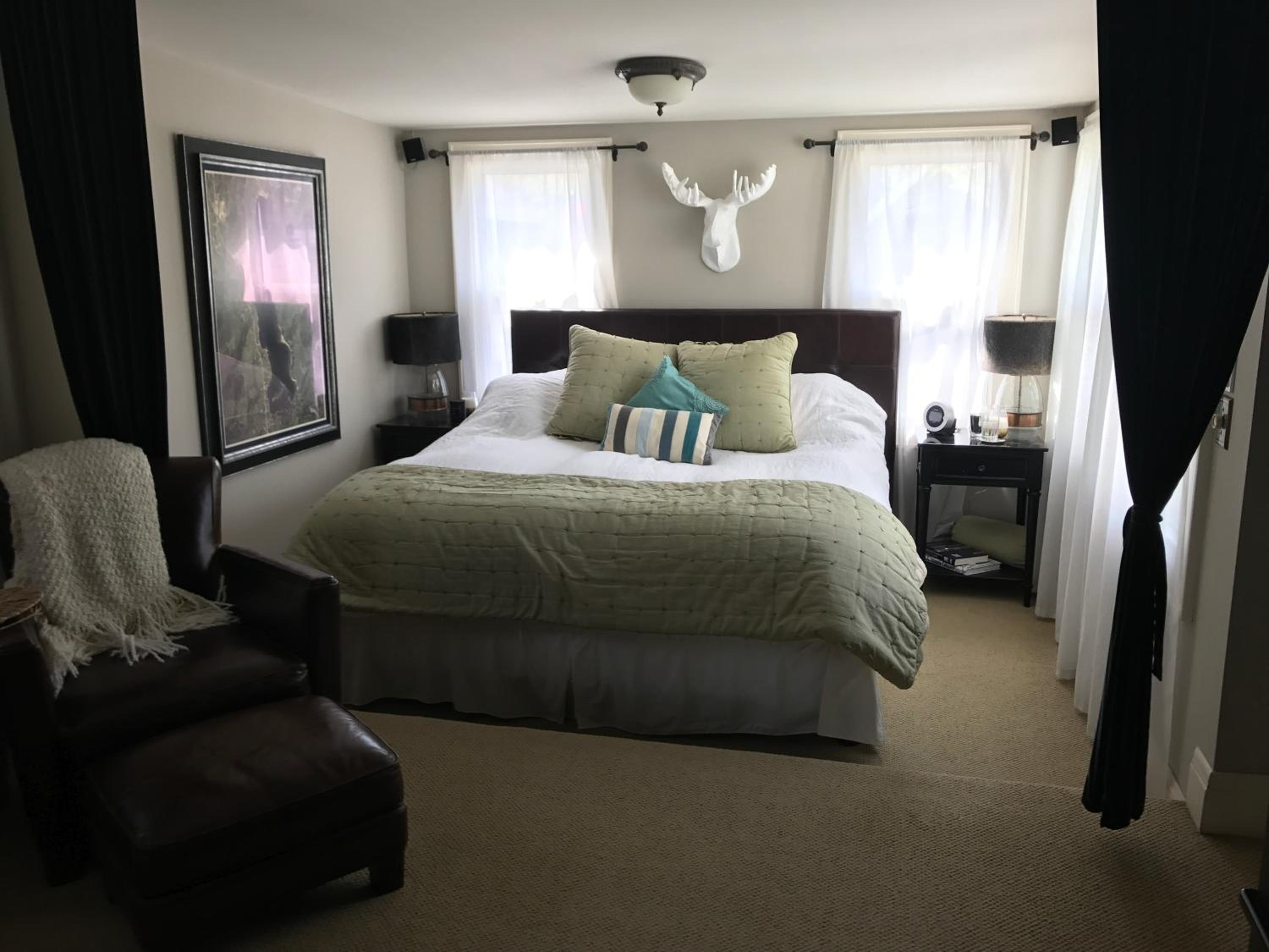 Five-Bedroom House photo 3