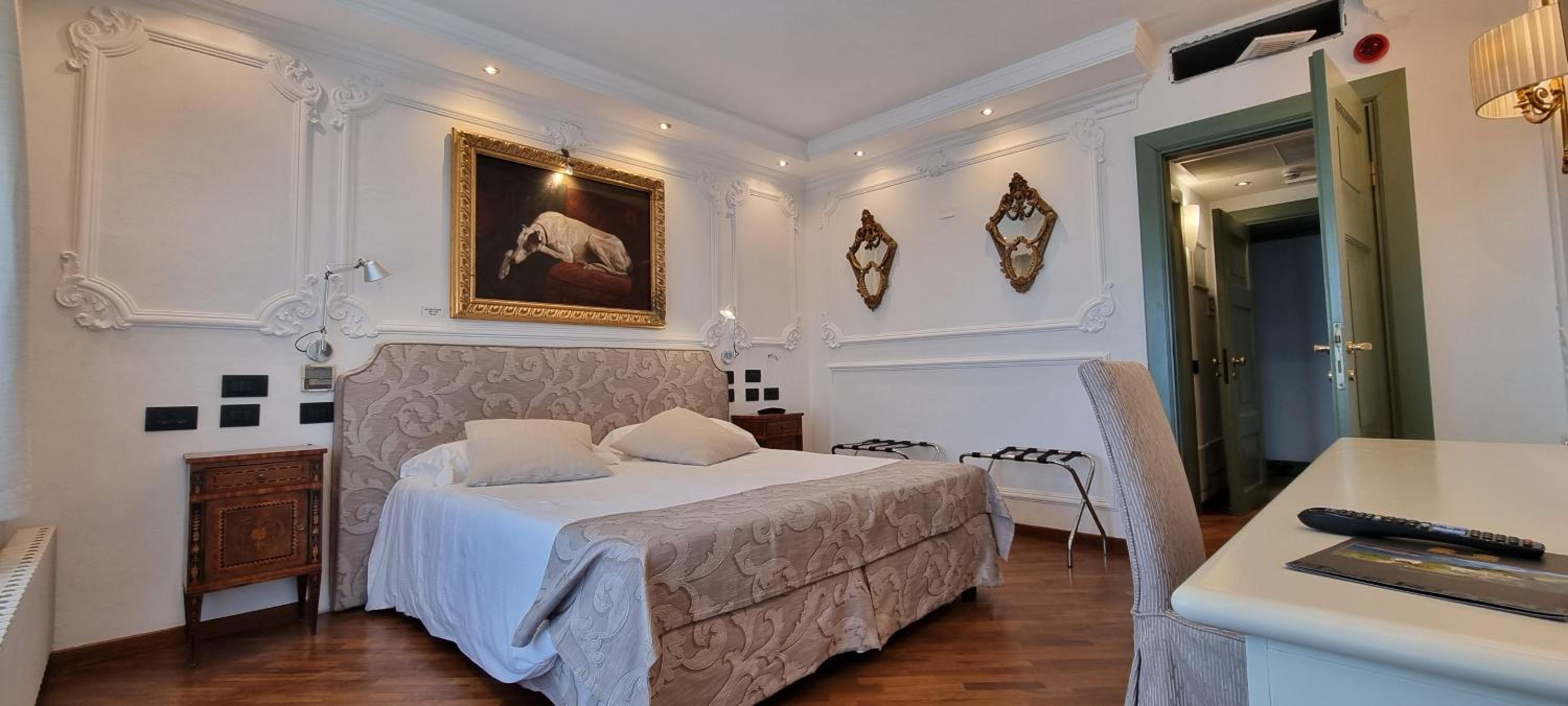 Double Room with Park View - Photo 5
