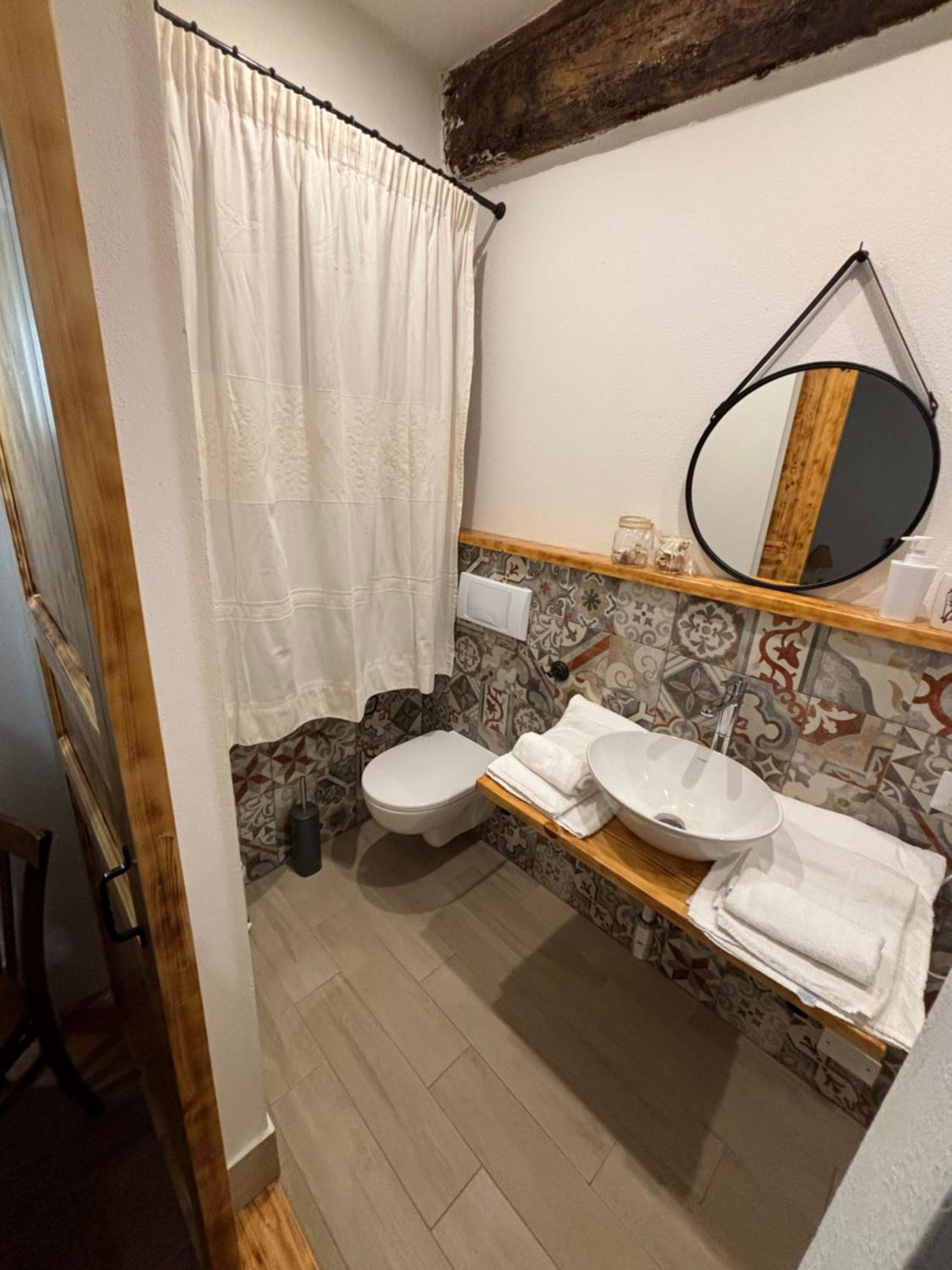 Double or Twin Room - Photo 6
