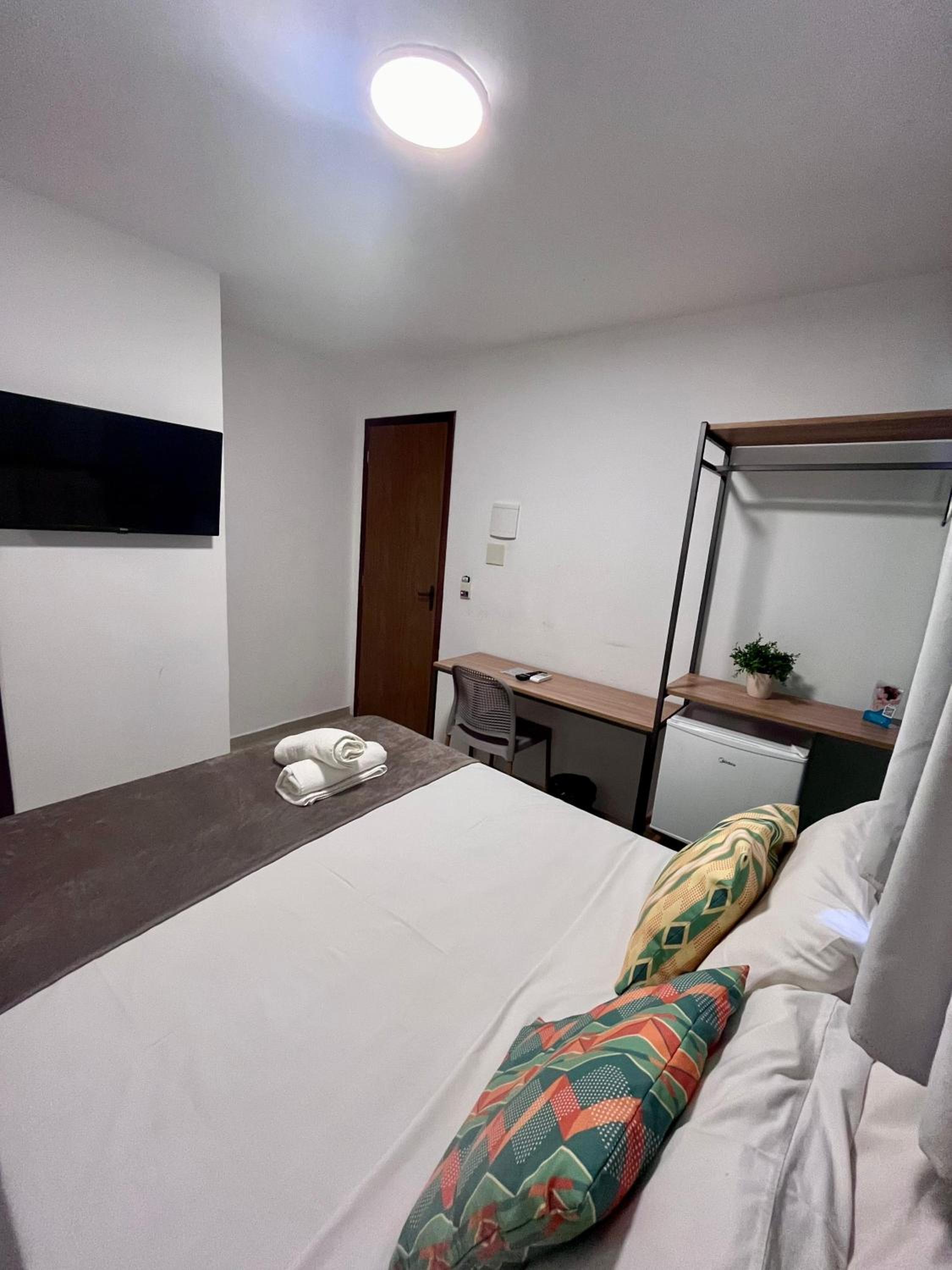 Budget Double Room - Photo 7