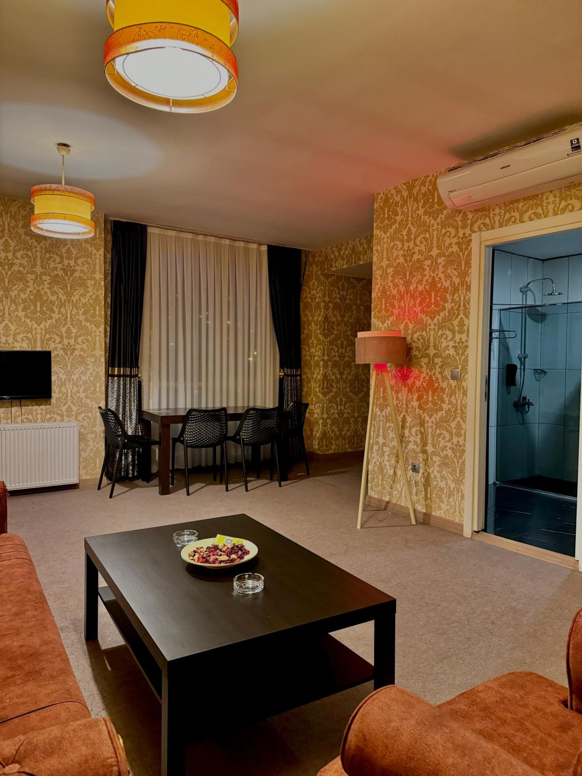 Deluxe King Suite photo 3