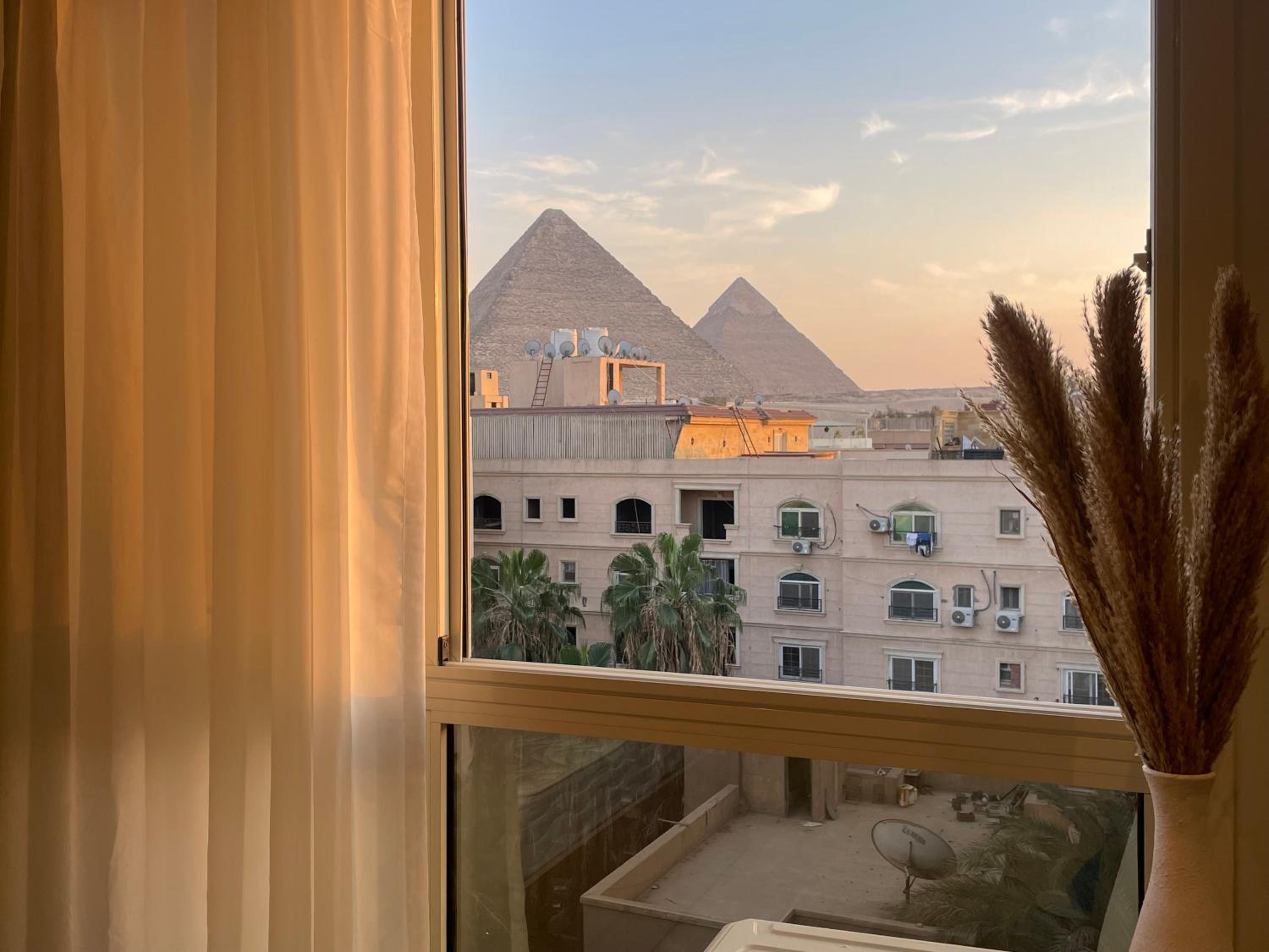 Superior four bedrooms apartment with pyramids view