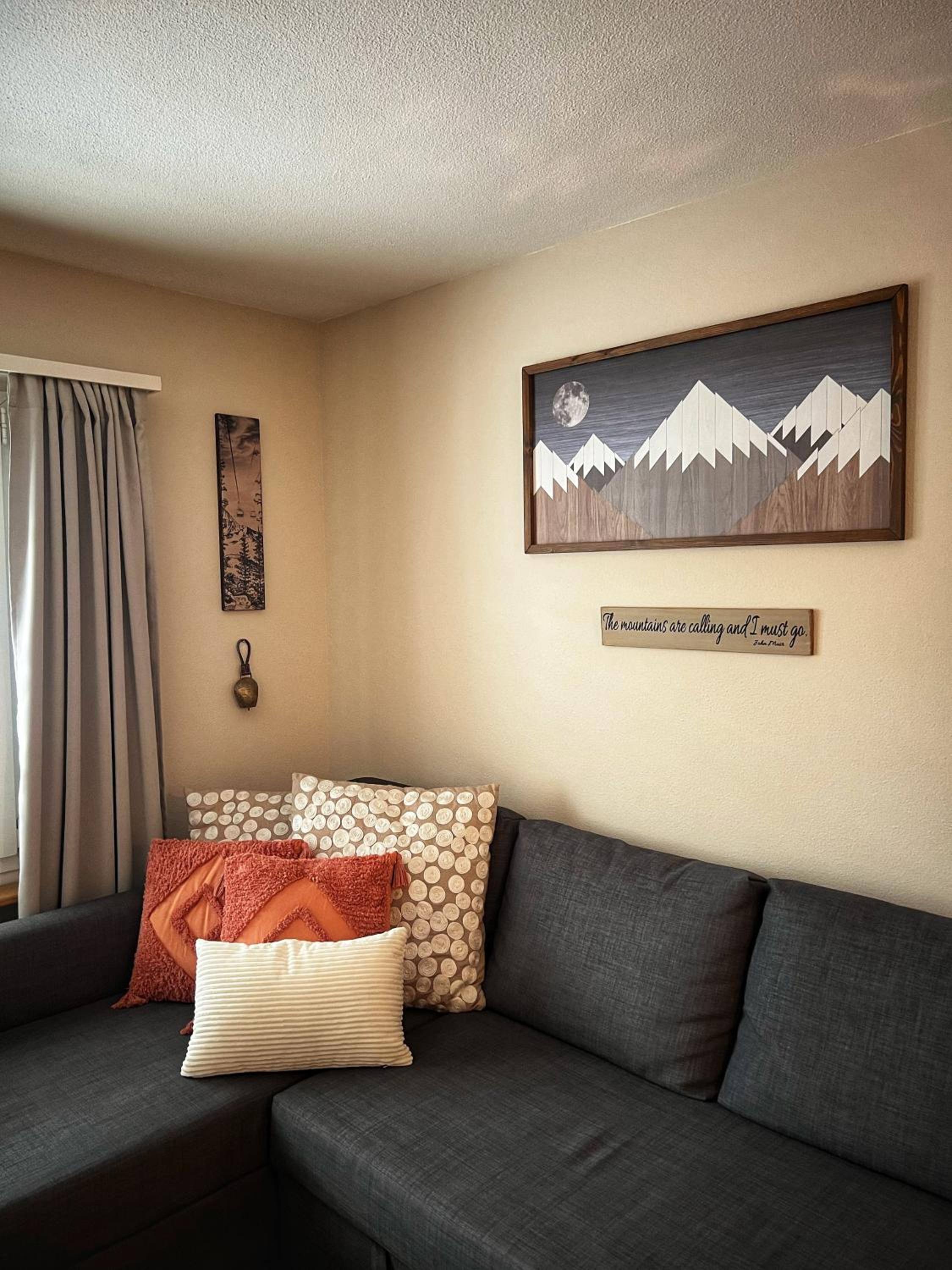 Apartment with Mountain View photo 2