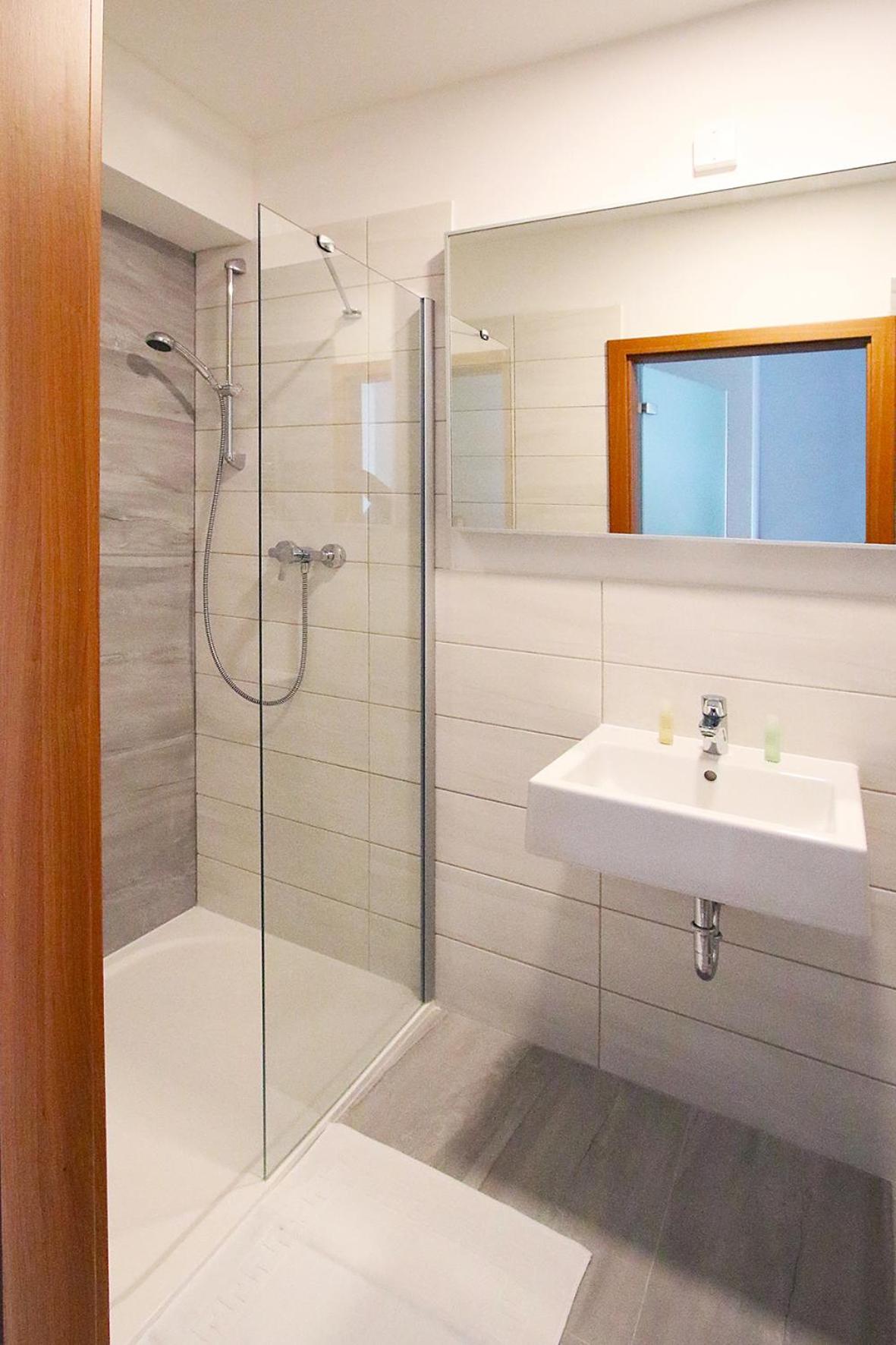 Deluxe Double Room with Balcony - Photo 4