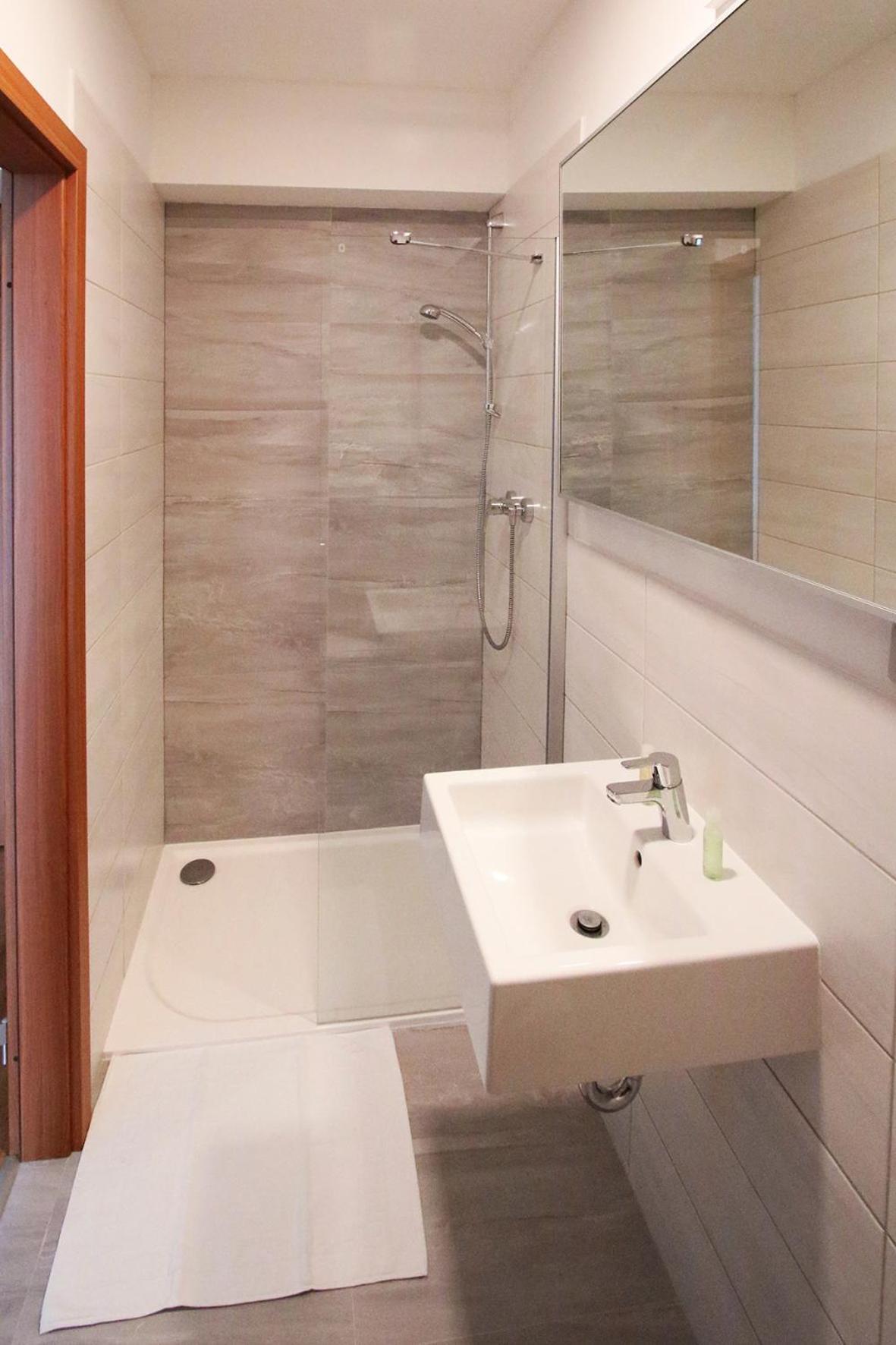 Deluxe Double Room with Balcony - Photo 3