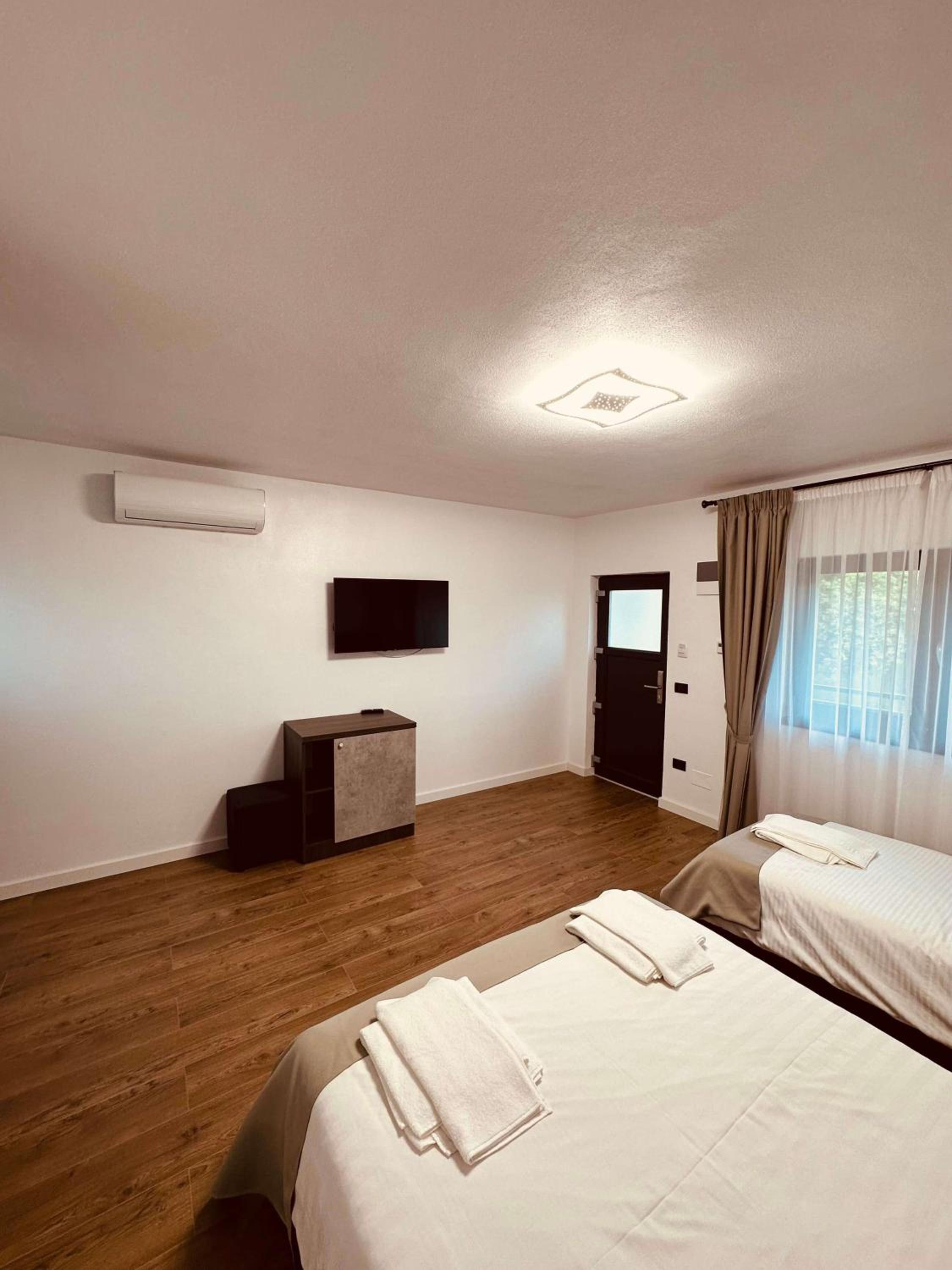 Deluxe Triple Room photo 2