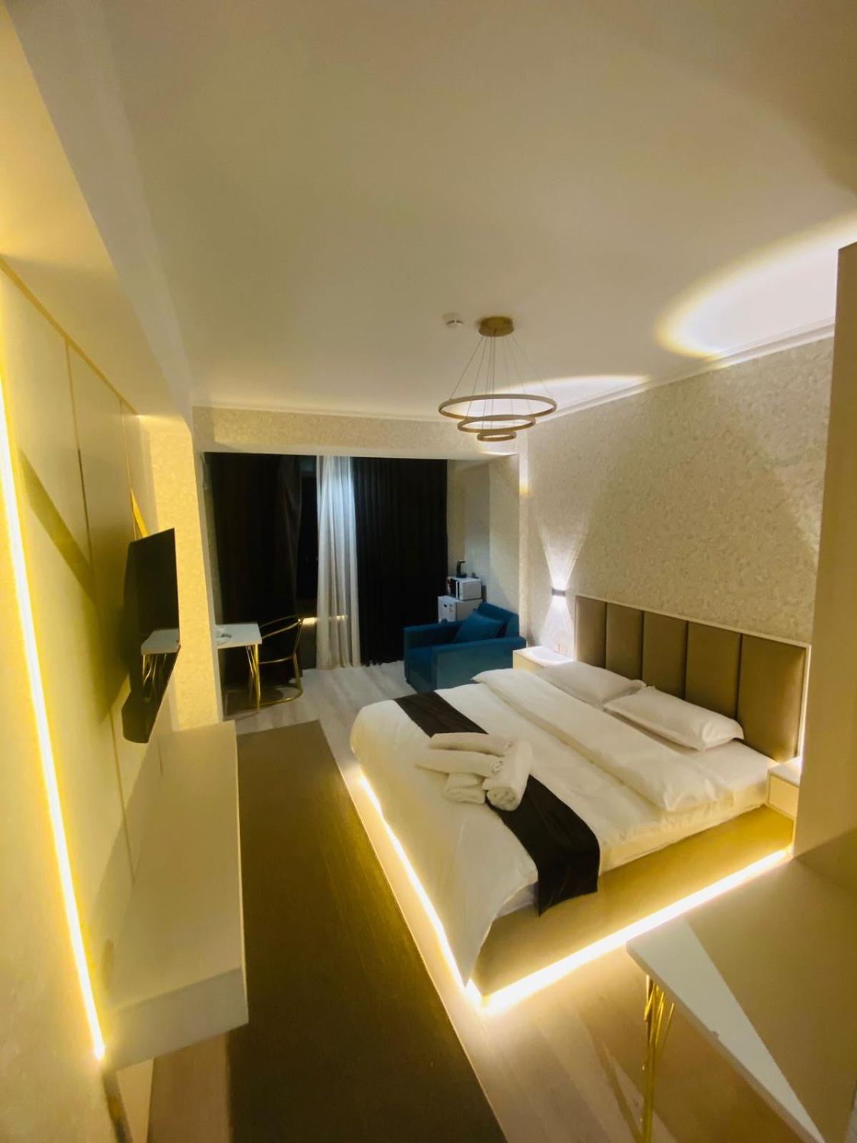 Deluxe Double Room with Extra Bed photo 1