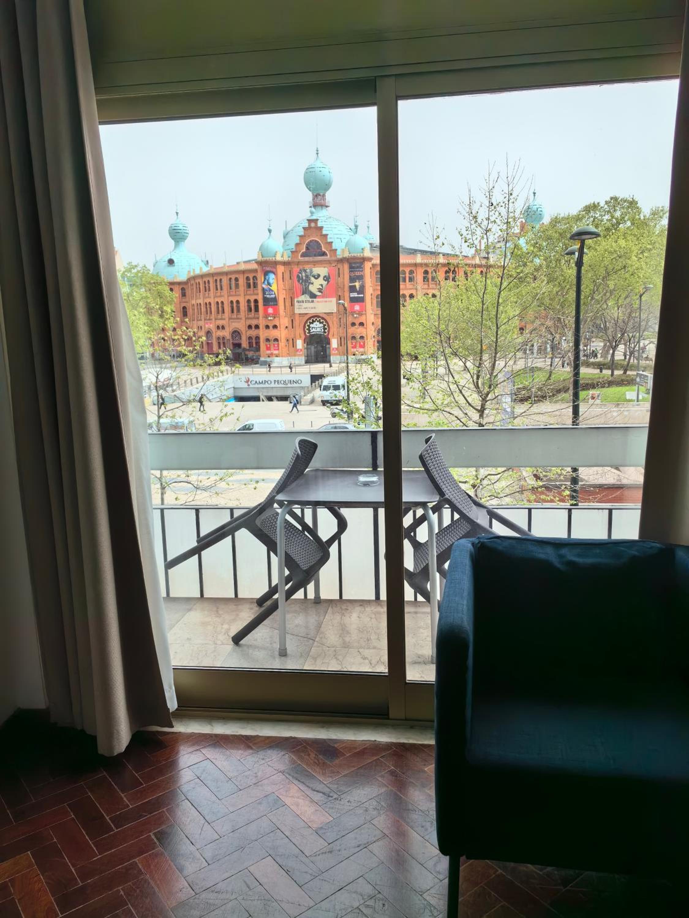 Queen Room with Balcony photo 2
