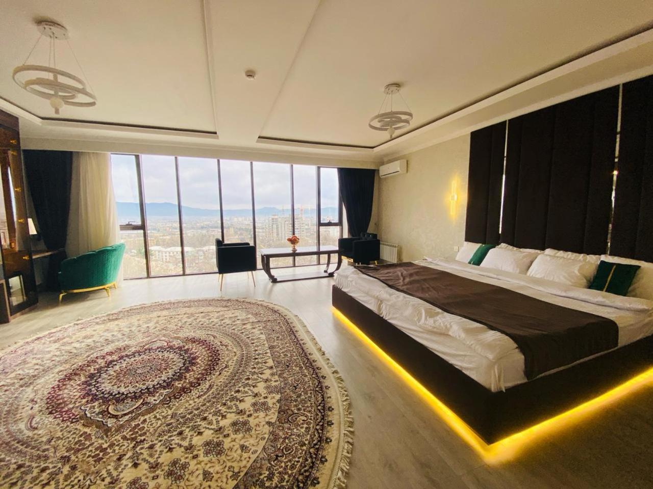 Suite with City View photo 2