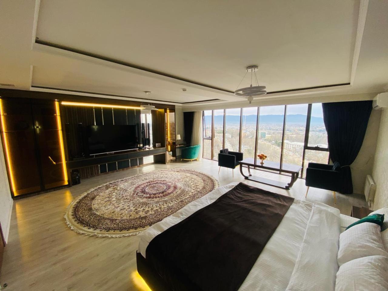 Suite with City View photo 3