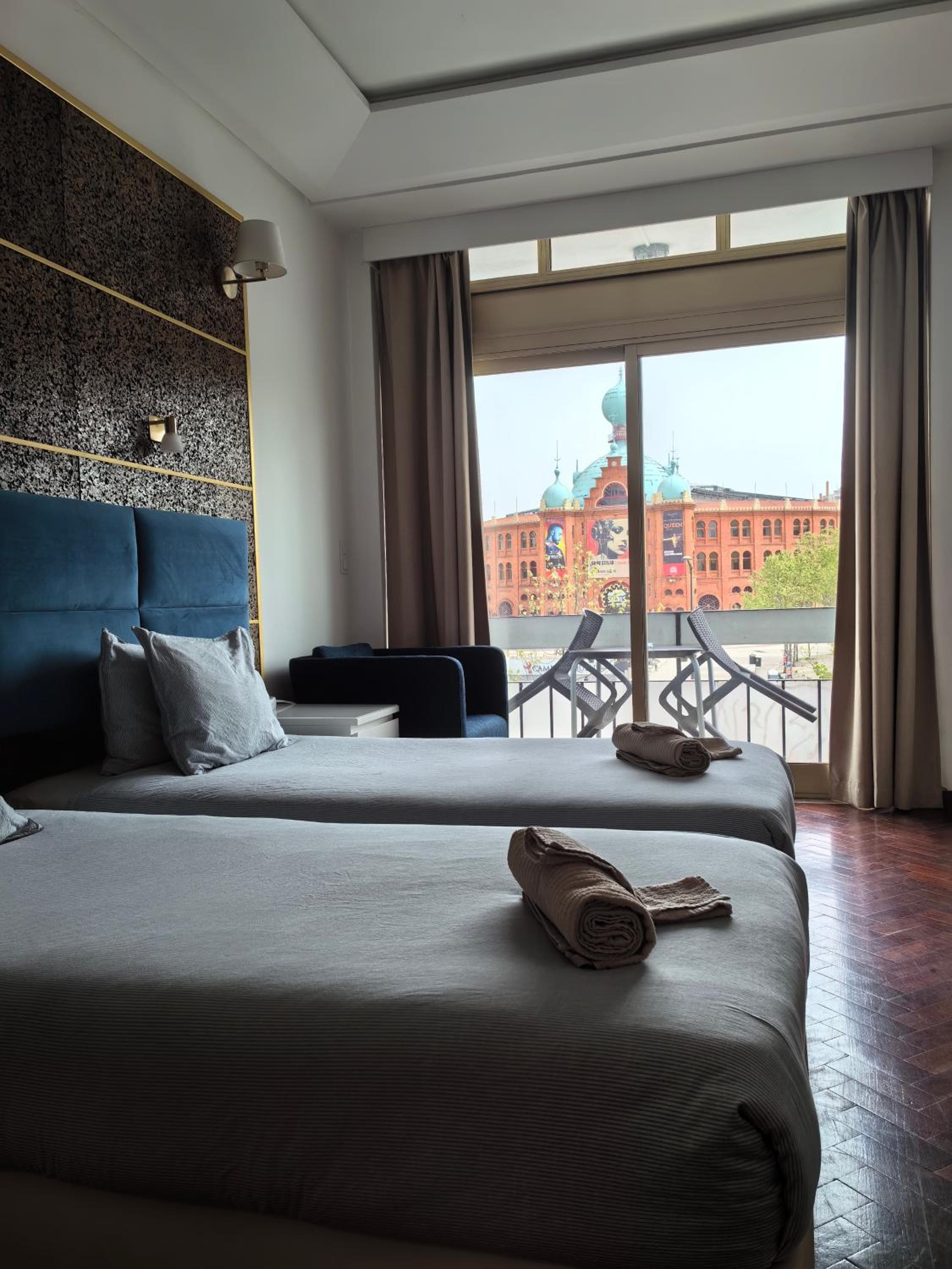 Queen Room with Balcony photo 1