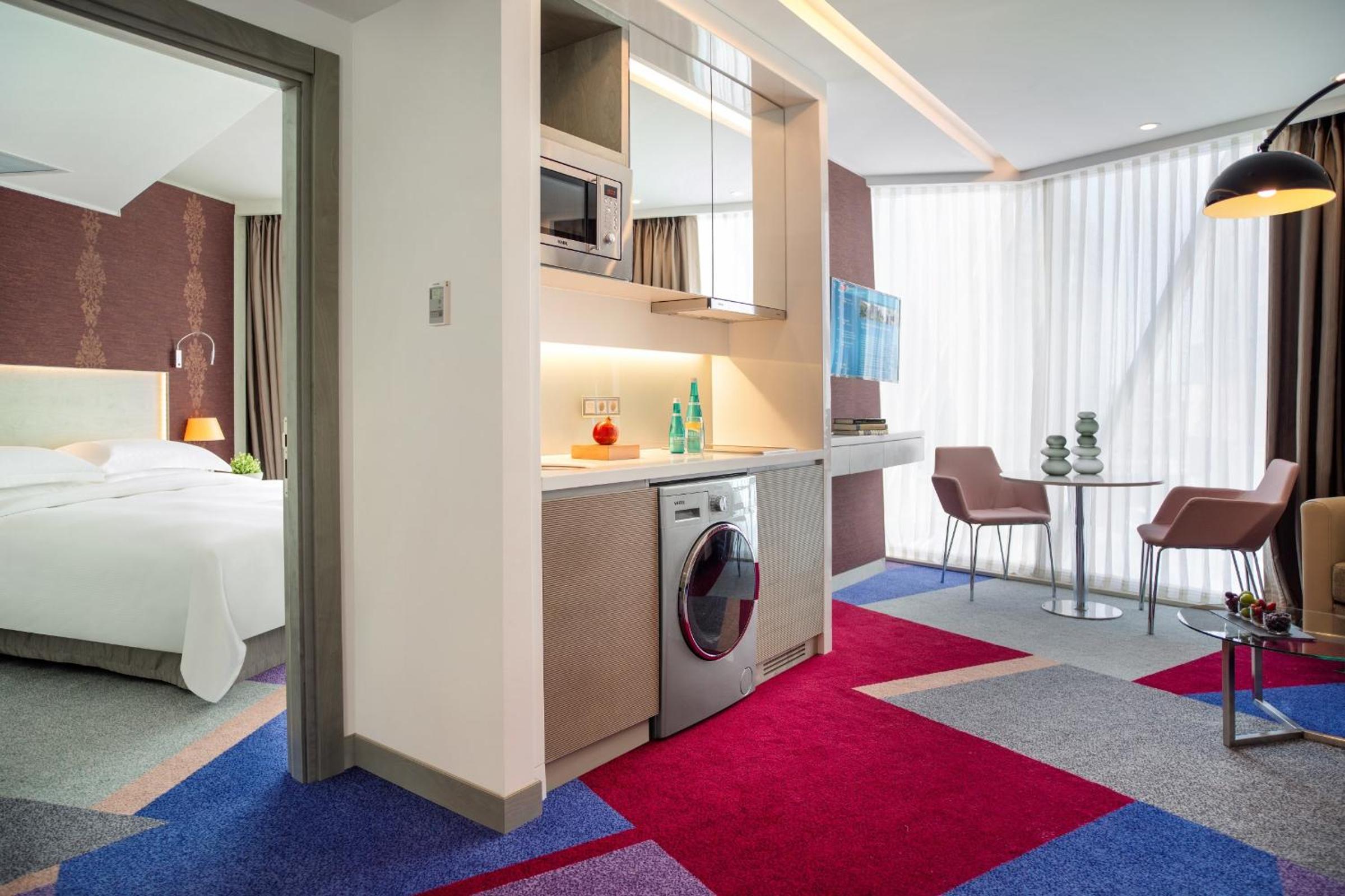 One Bedroom Suite with City View photo 2