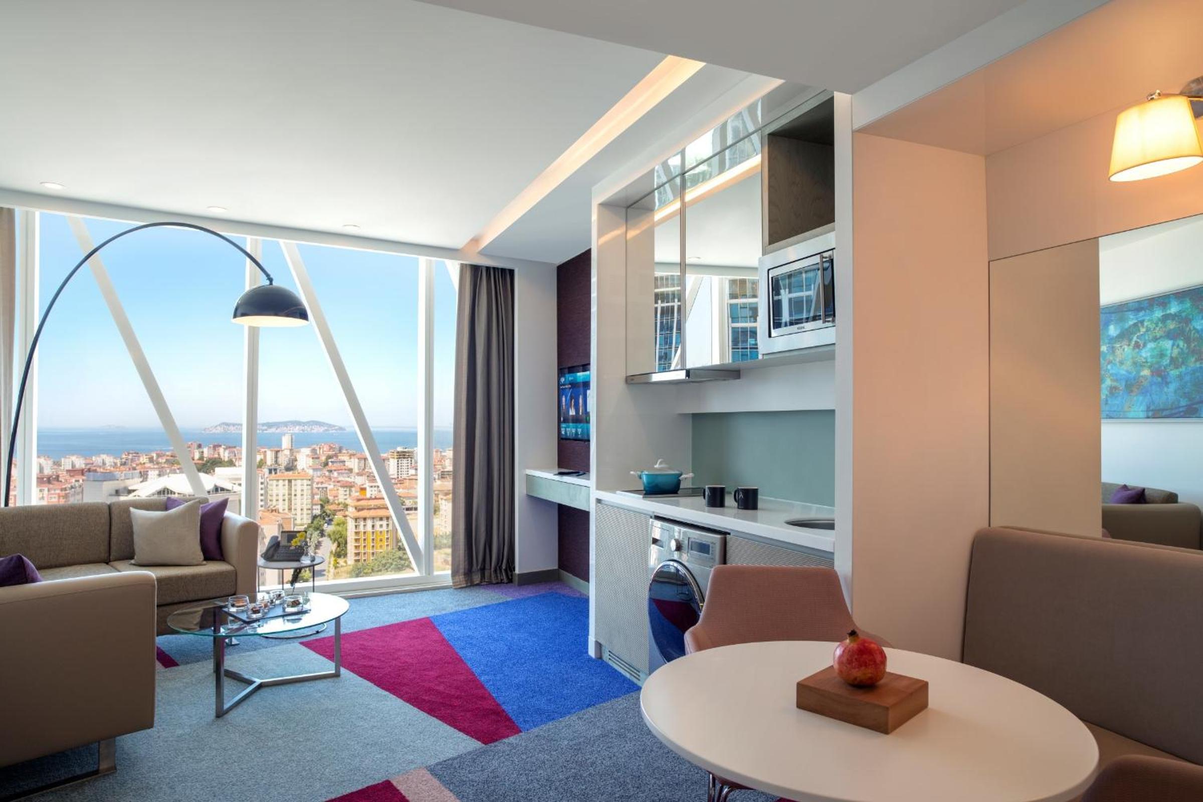 One Bedroom Suite with Sea View photo 2
