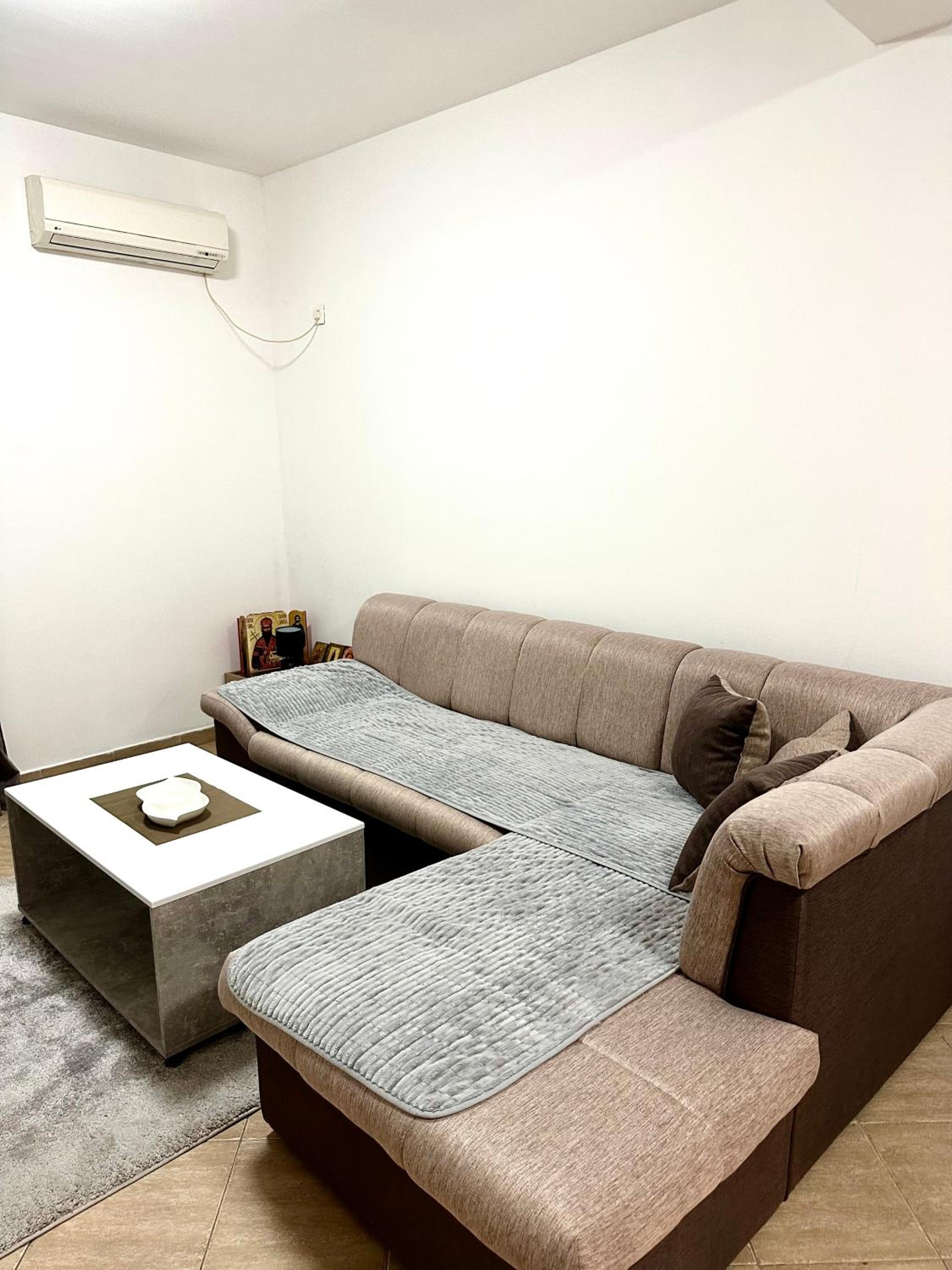 One-Bedroom Apartment photo 3
