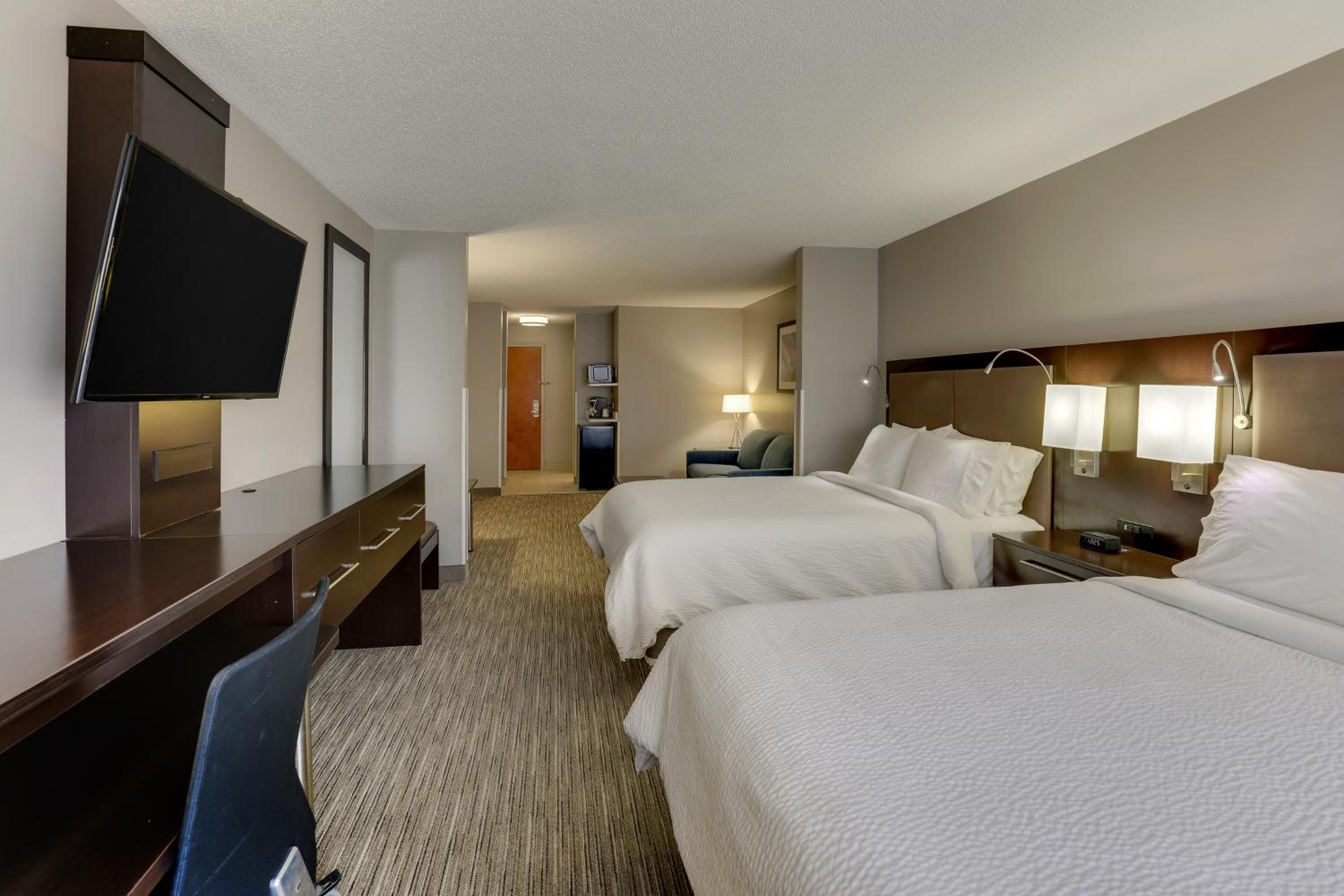 Suite with Two Queen Beds - Photo 5