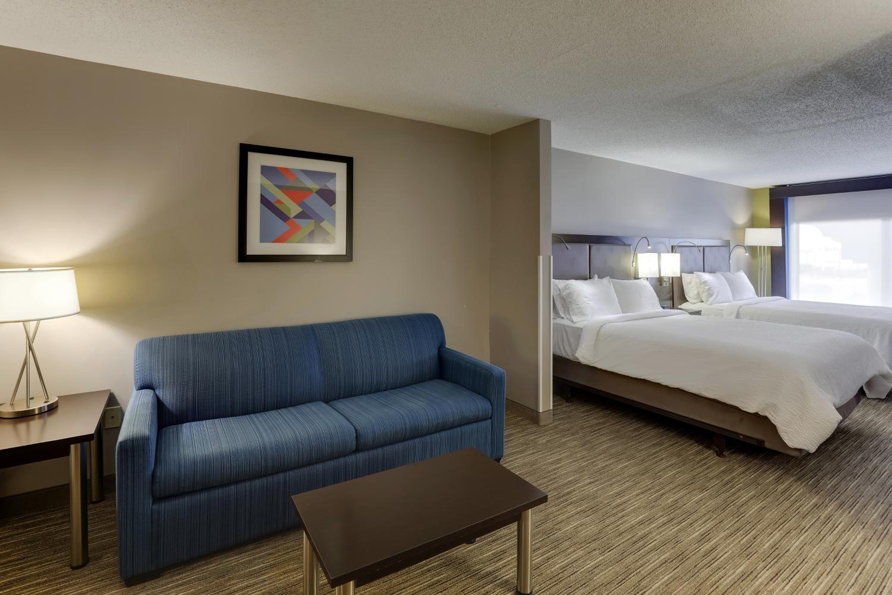 Suite with Two Queen Beds - Photo 3
