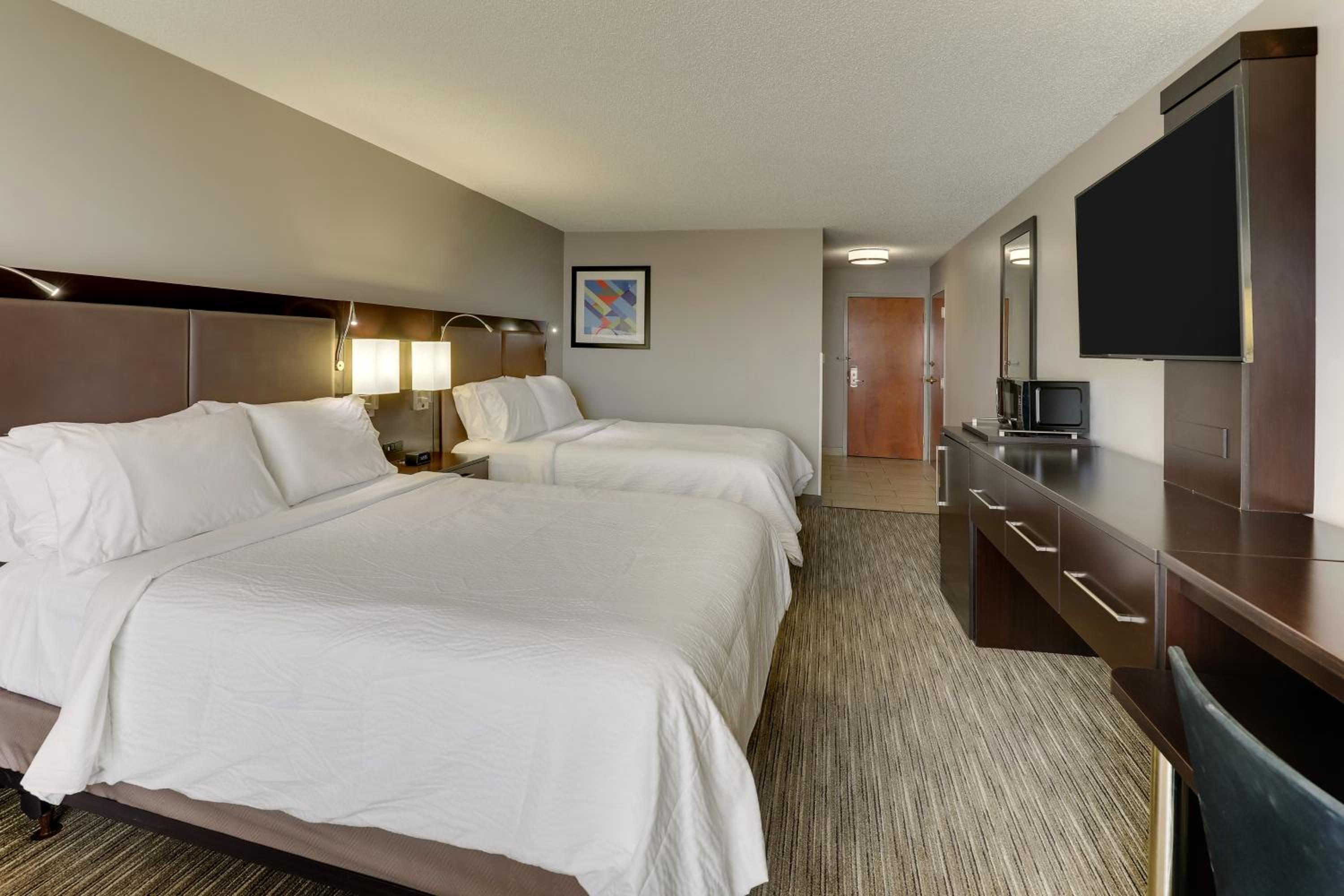 Standard Queen Room with Two Queen Beds and Mobility Accessible Tub - Photo 1