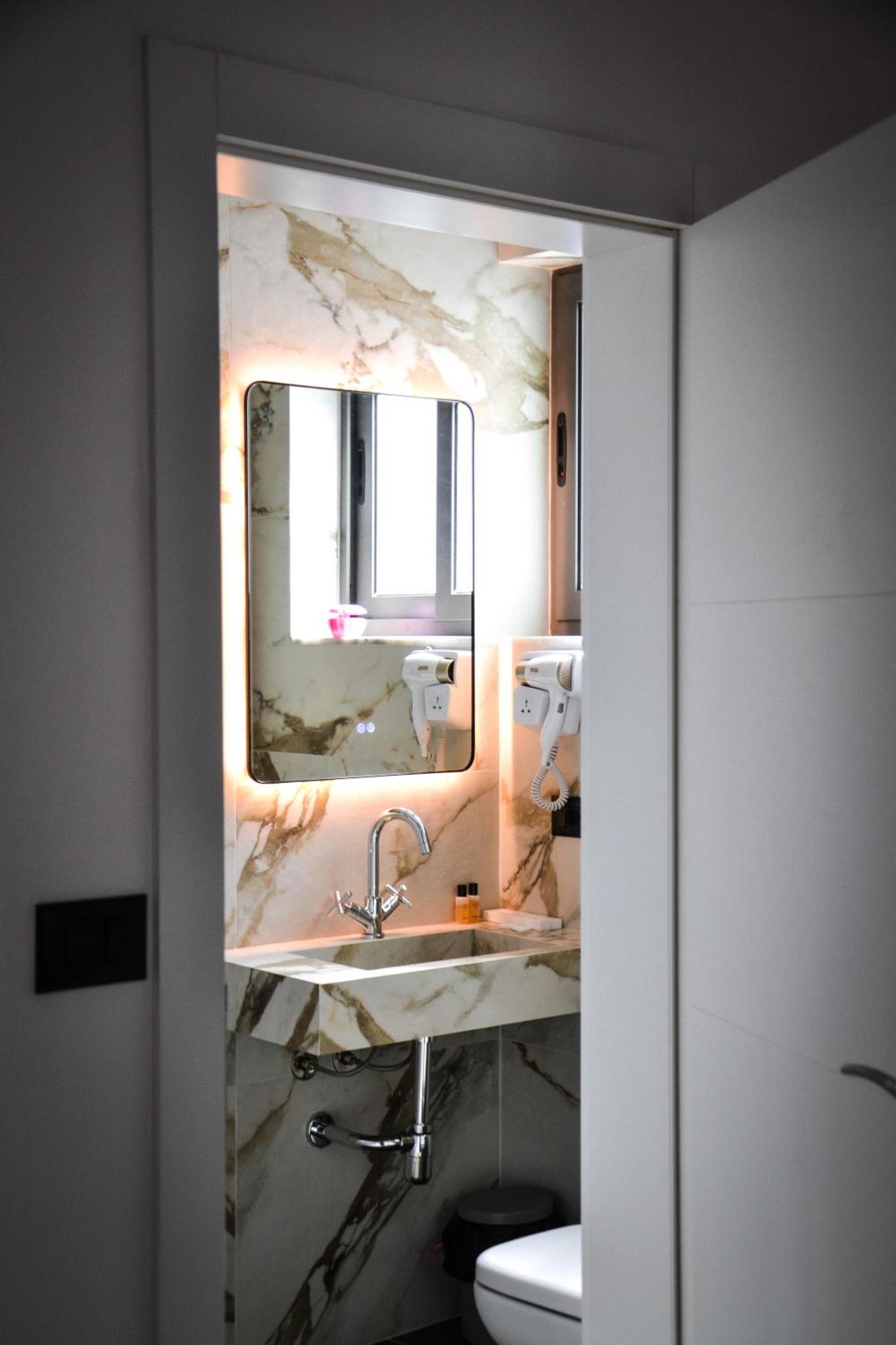 Double Room with Balcony photo 2