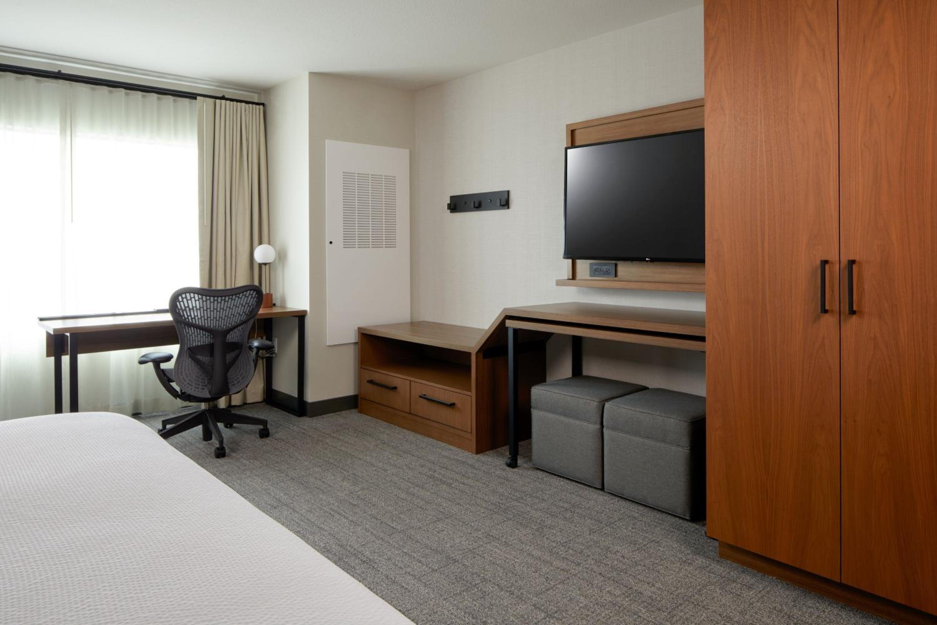 King Studio with Sofa Bed and City View - Photo 7