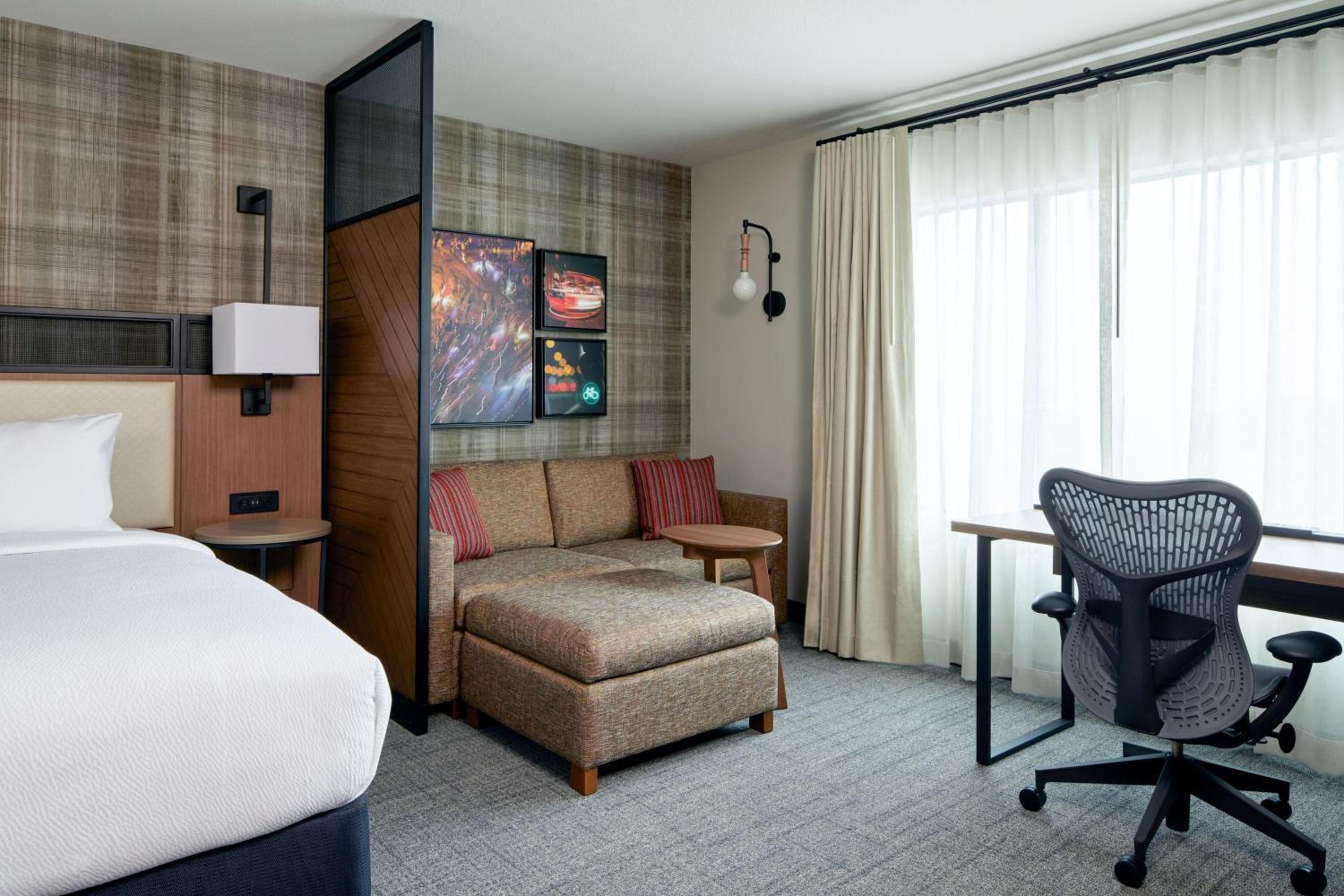 King Studio with Sofa Bed and City View - Photo 16
