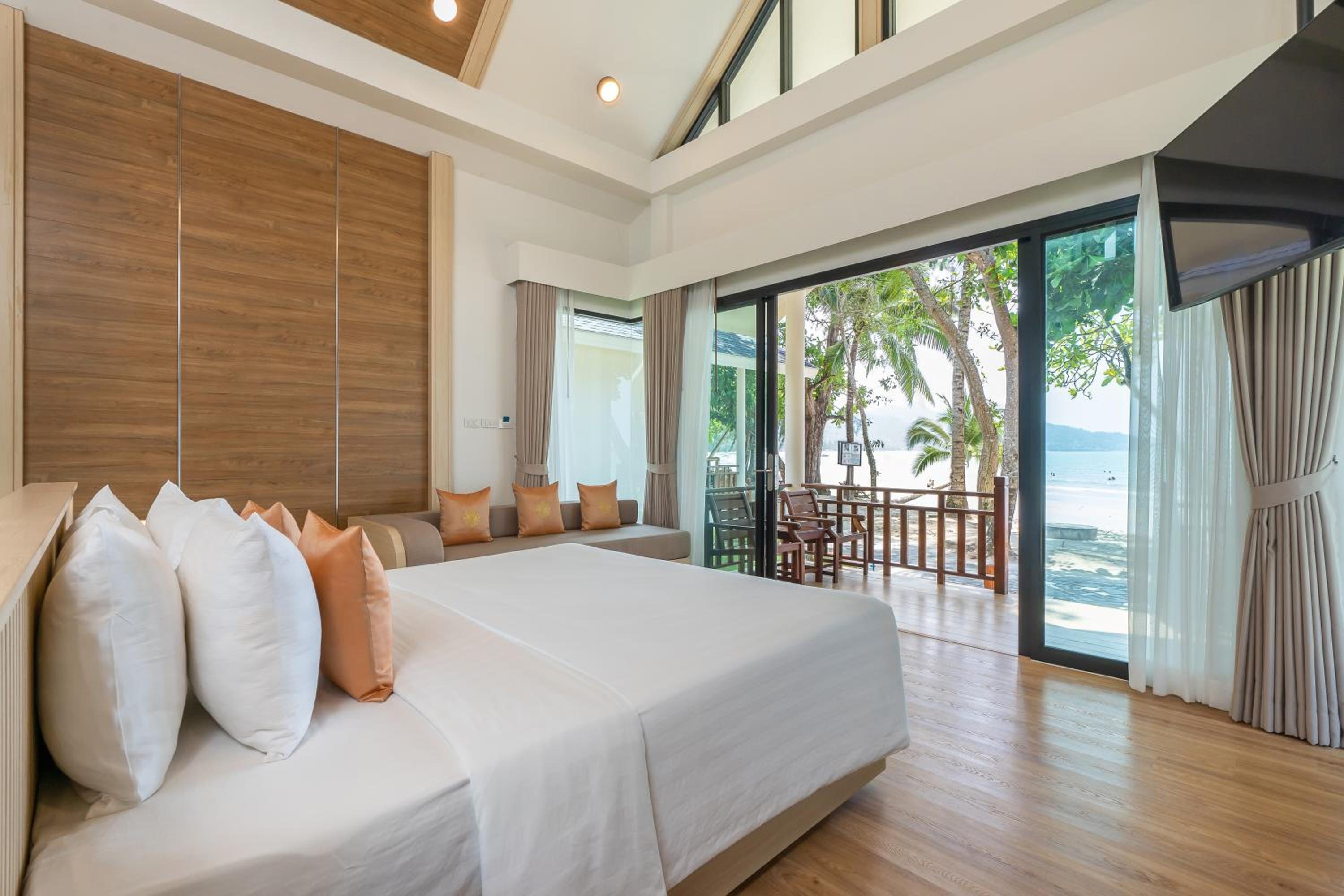 Grand Deluxe Beach Front
