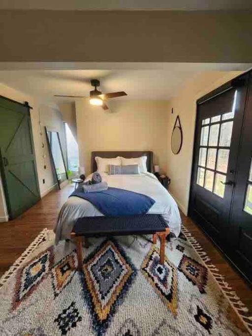 Three-Bedroom House photo 2