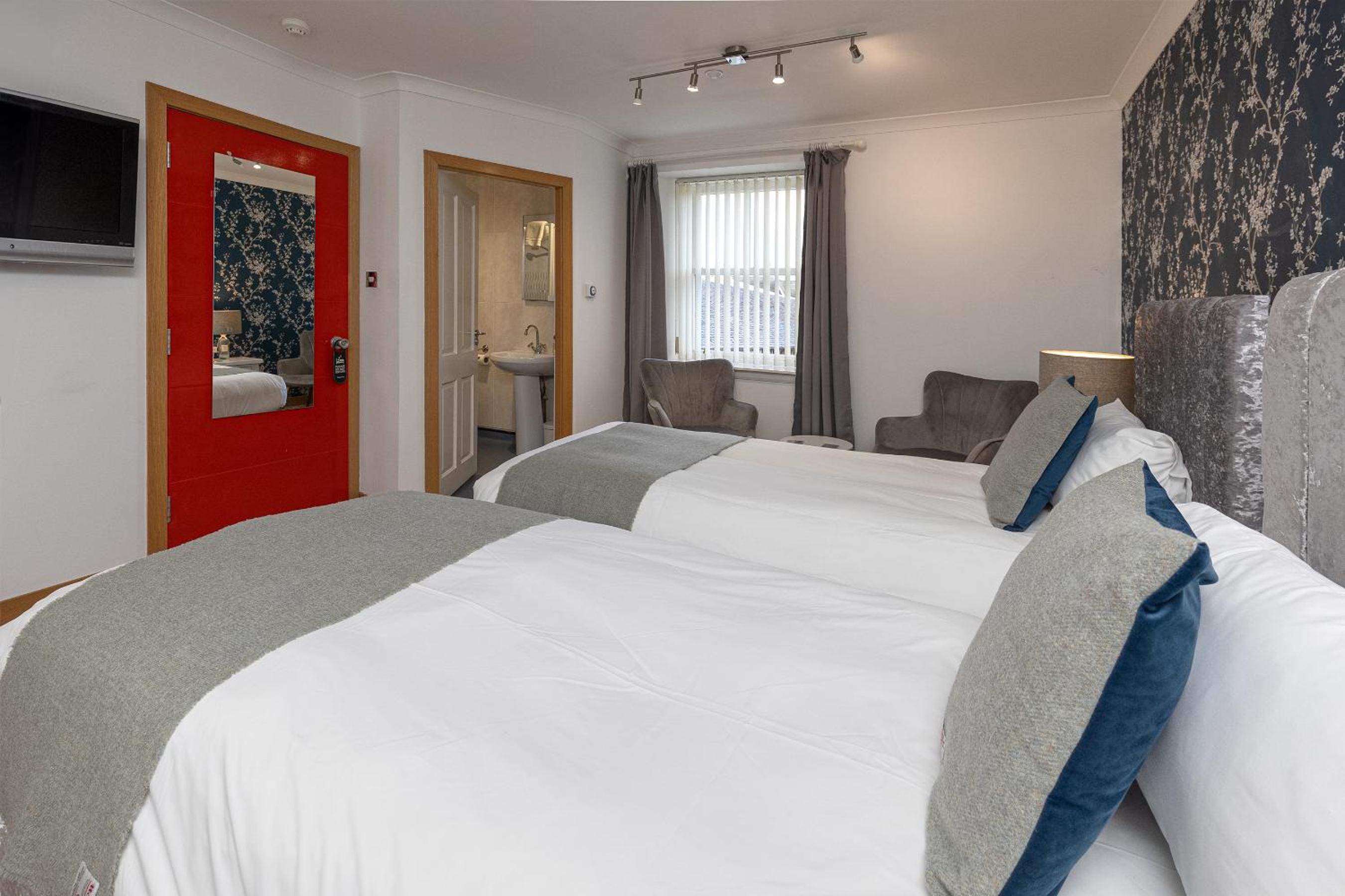 Superior Deluxe Double or Twin Room  photo 3