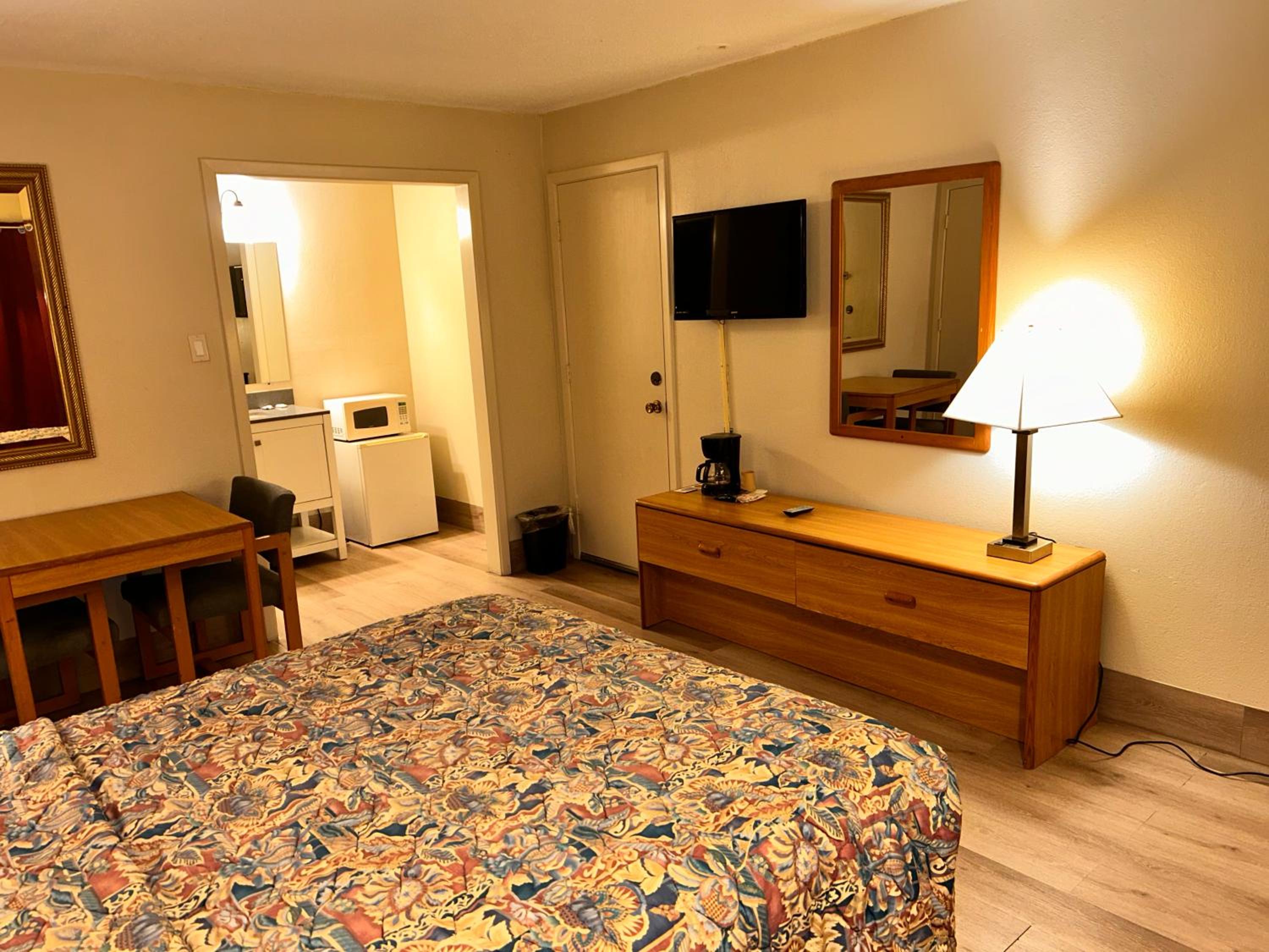 Standard King Room photo 2
