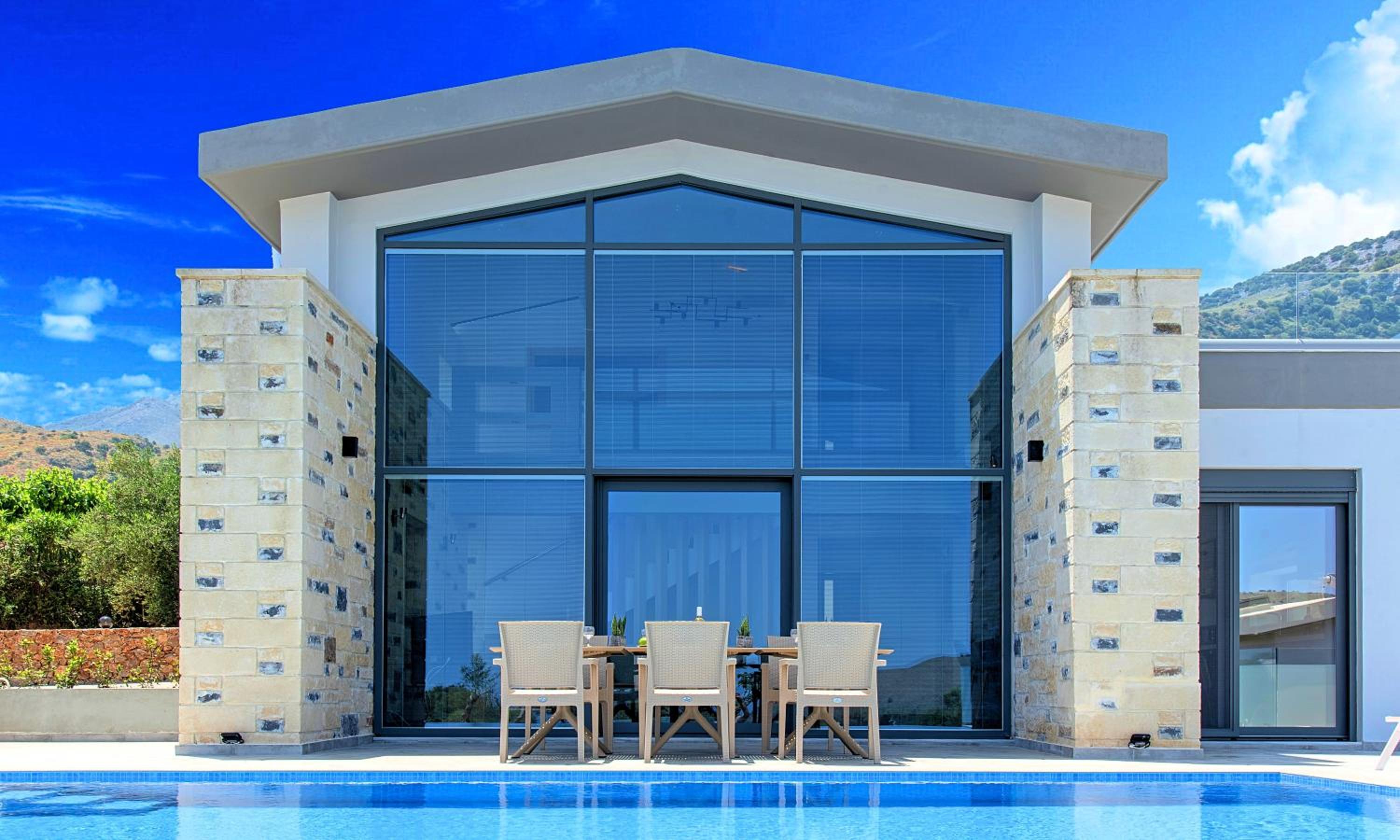 Villa photo 2
