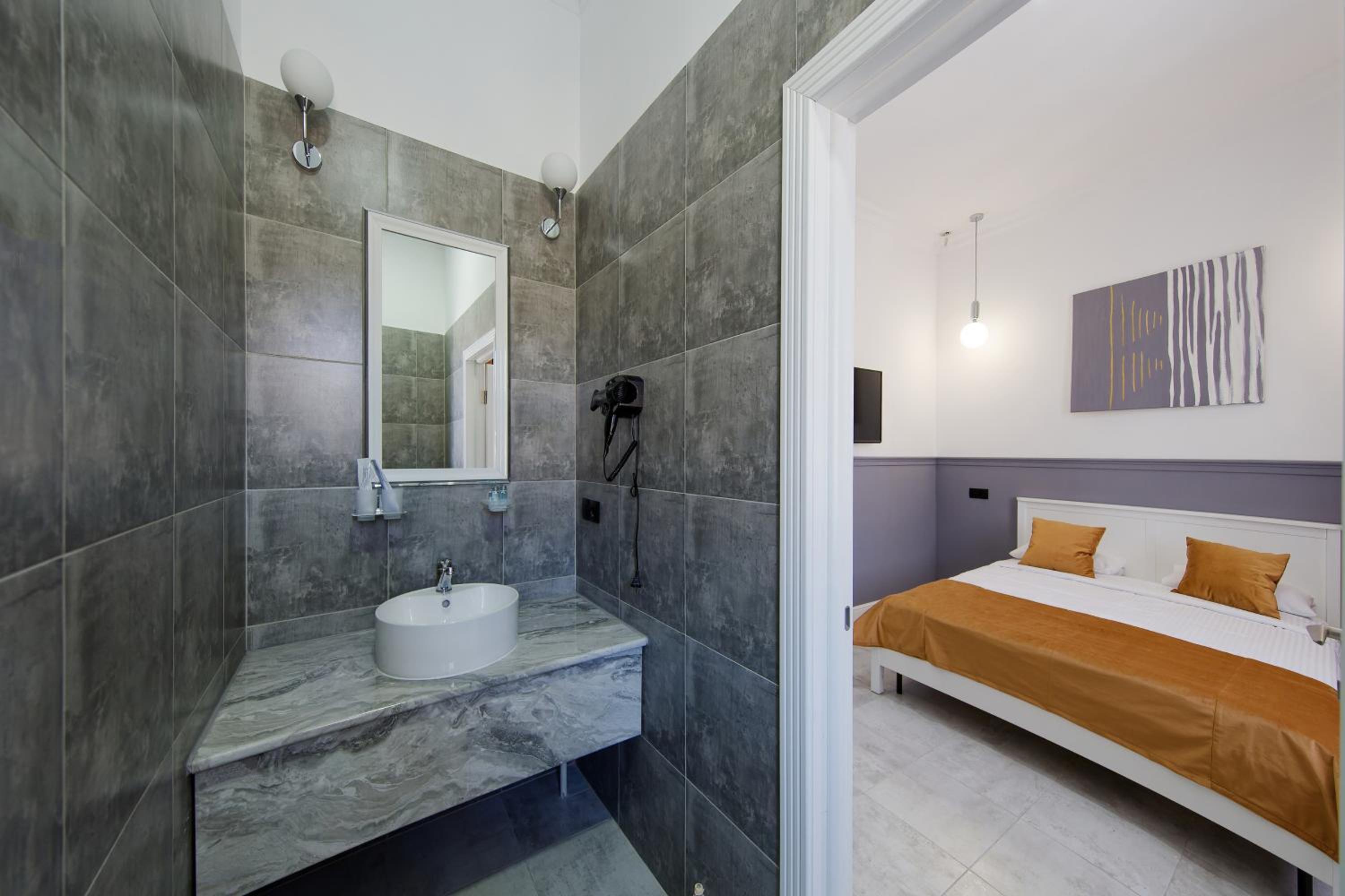 Family Room with Private Bathroom photo 2
