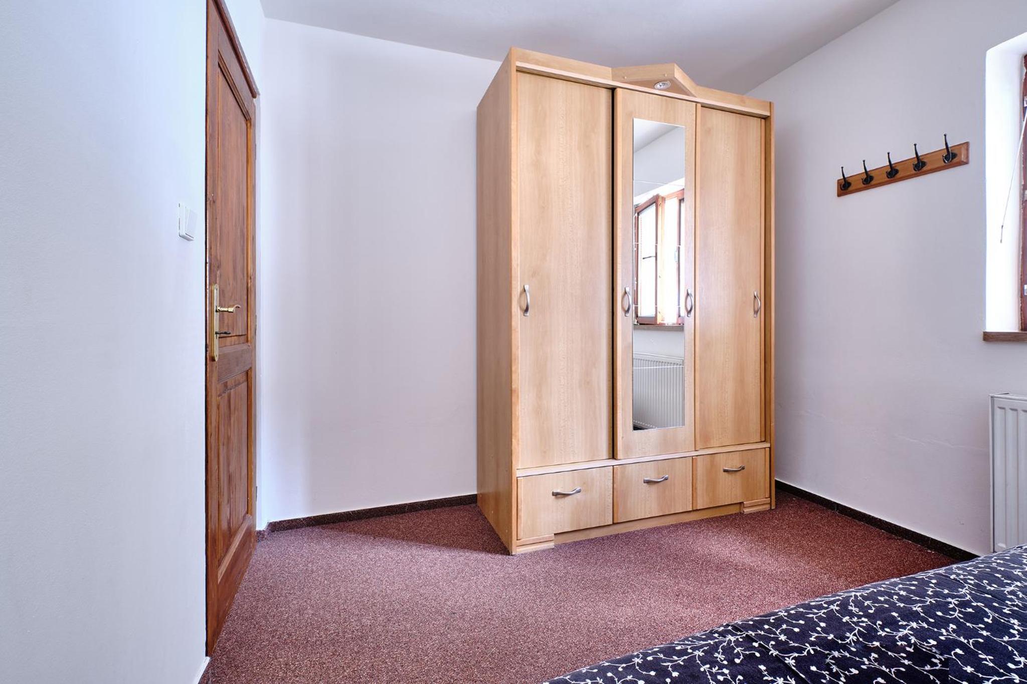 Seven-Bedroom House photo 2
