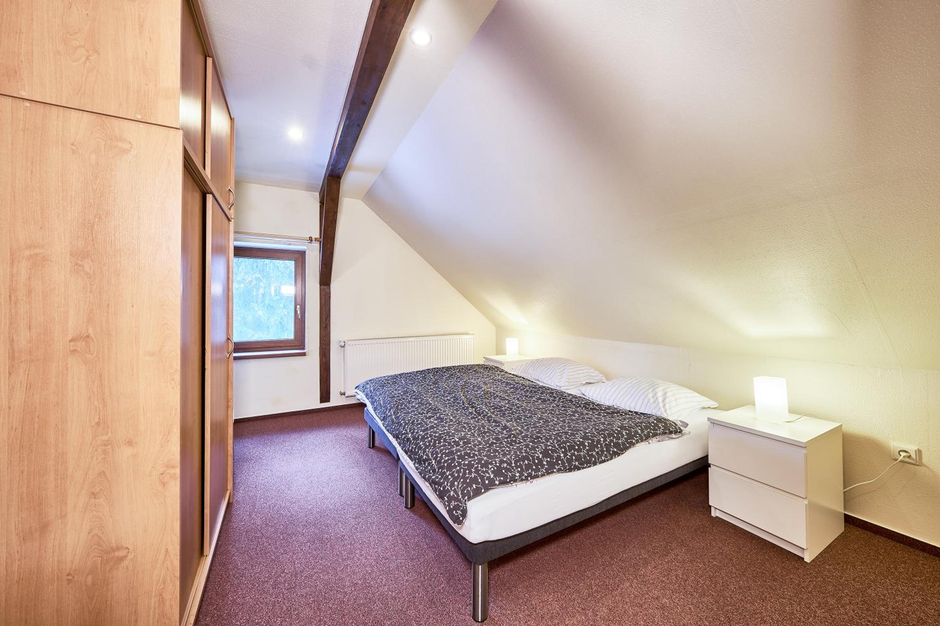 Seven-Bedroom House photo 3
