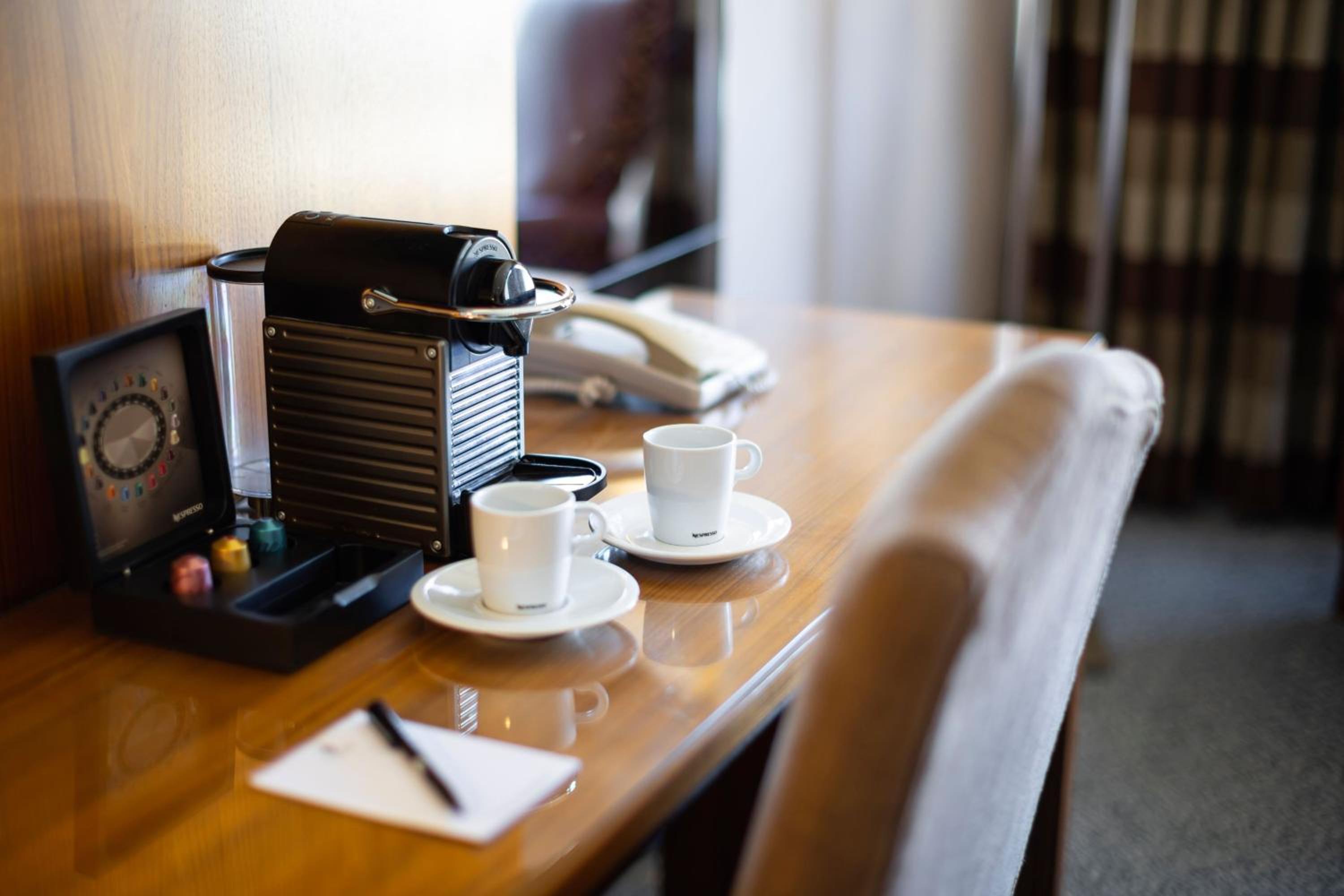 Junior Suite - Executive Lounge Access thumbnail 5