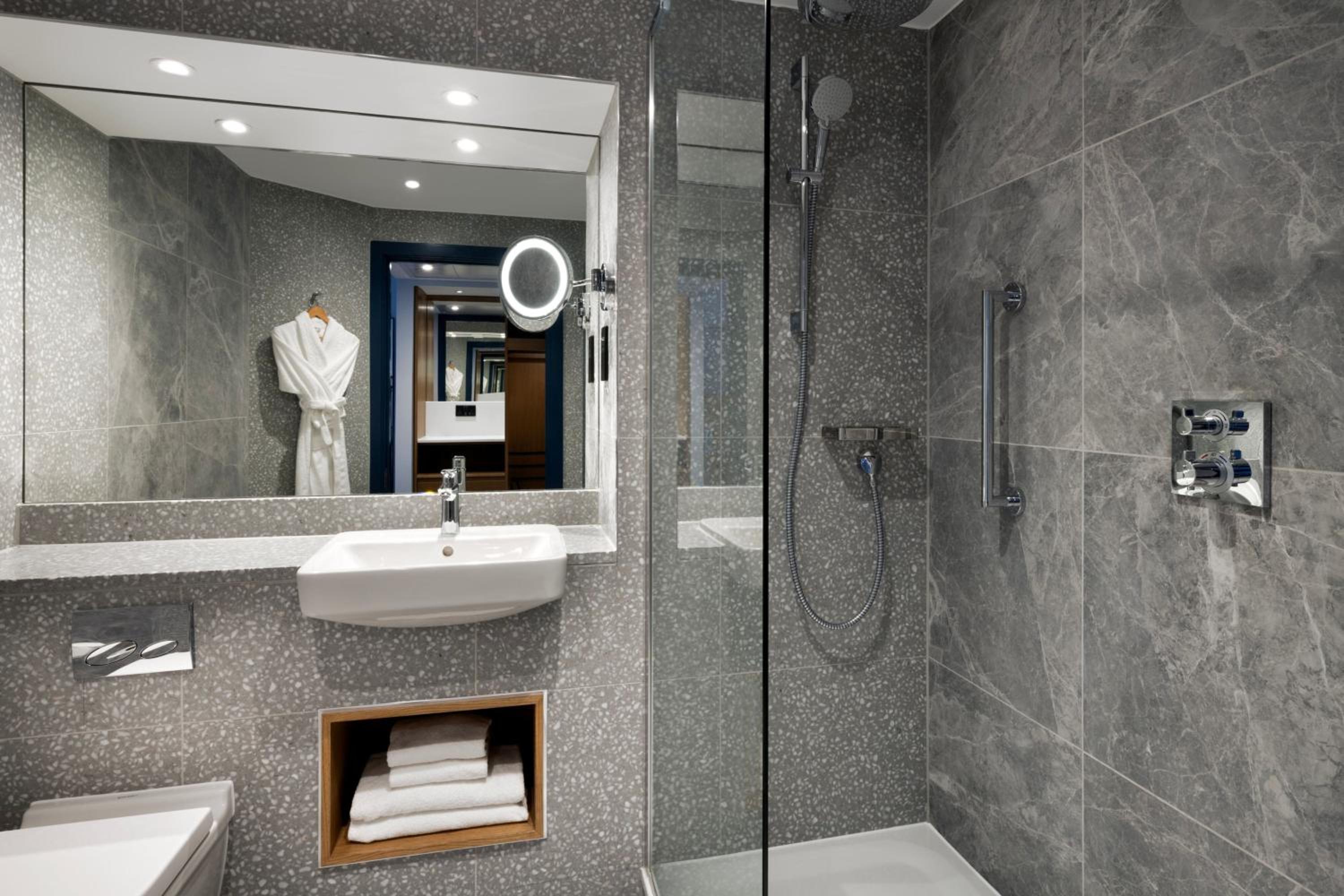 Junior Suite - Executive Lounge Access - Photo 7