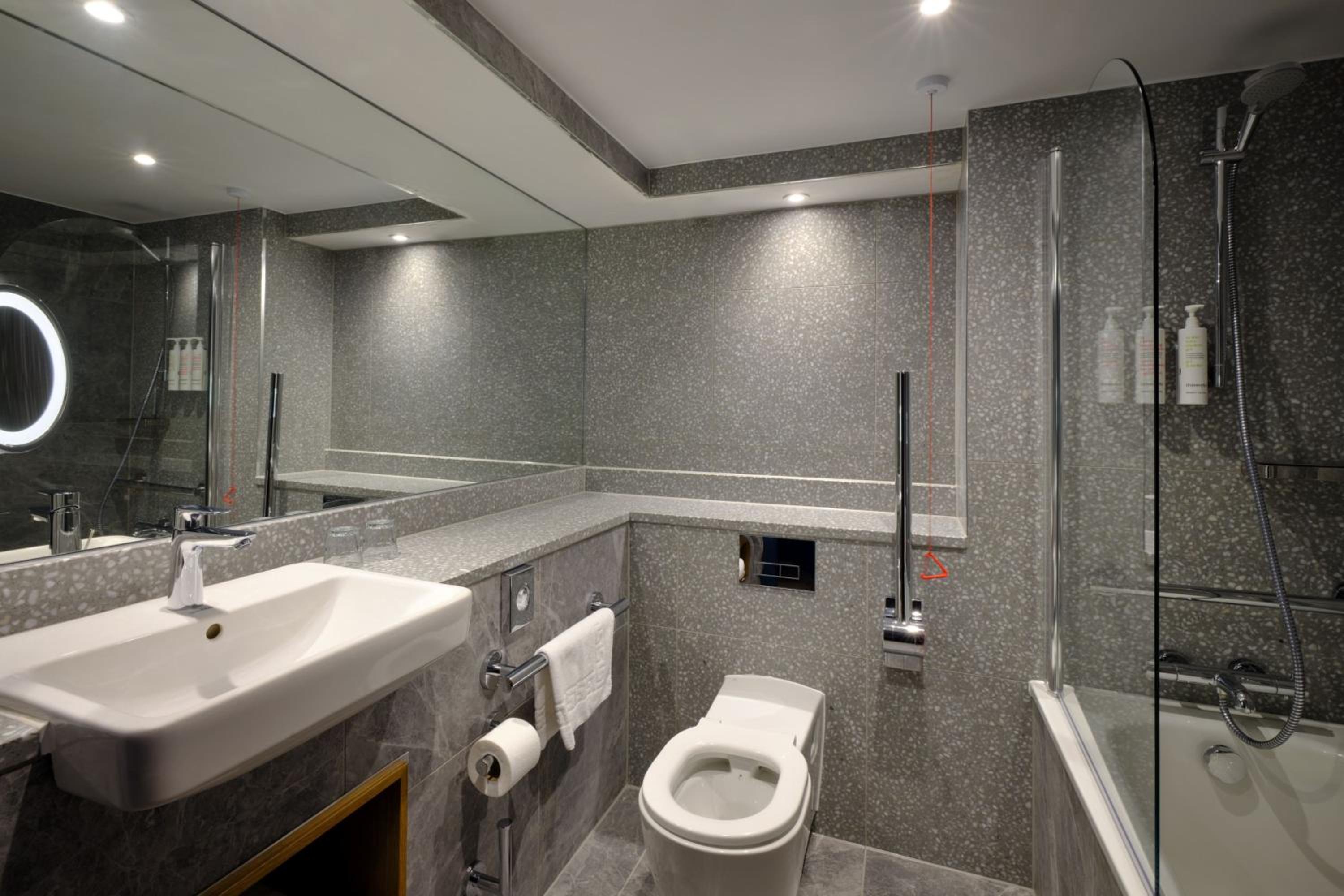 Deluxe Double Room thumbnail 5