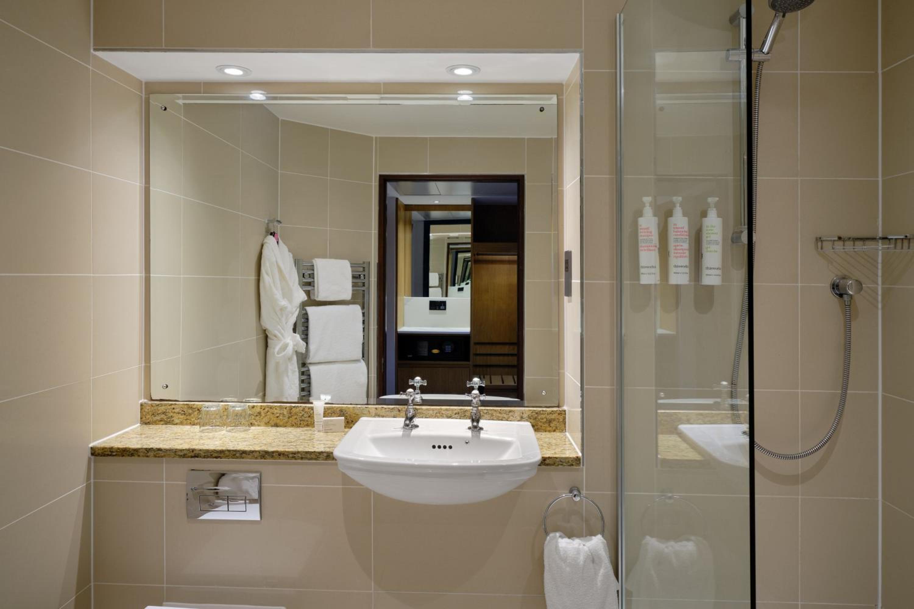 Junior Suite - Executive Lounge Access - Photo 9