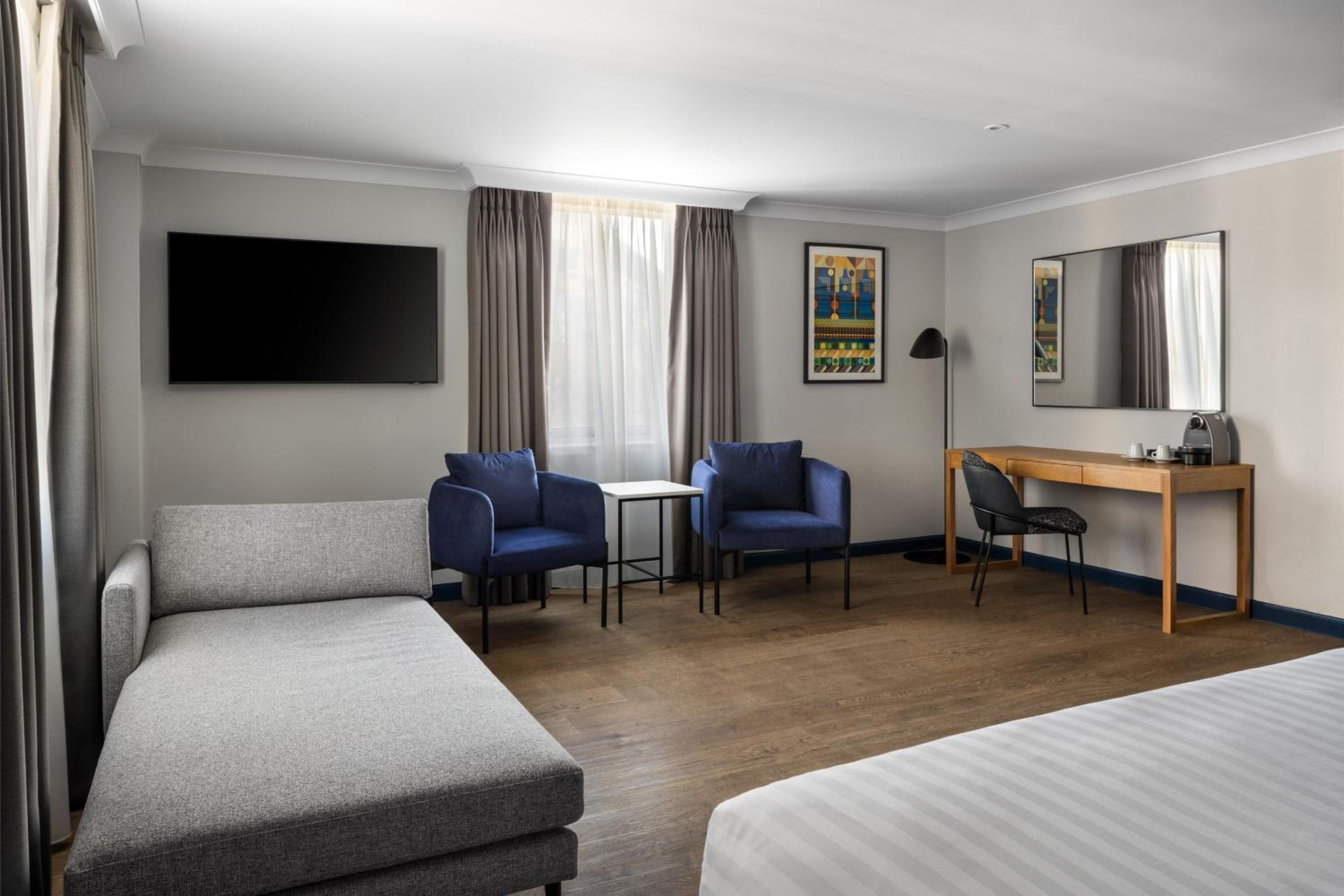 Junior Suite - Executive Lounge Access - Photo 11