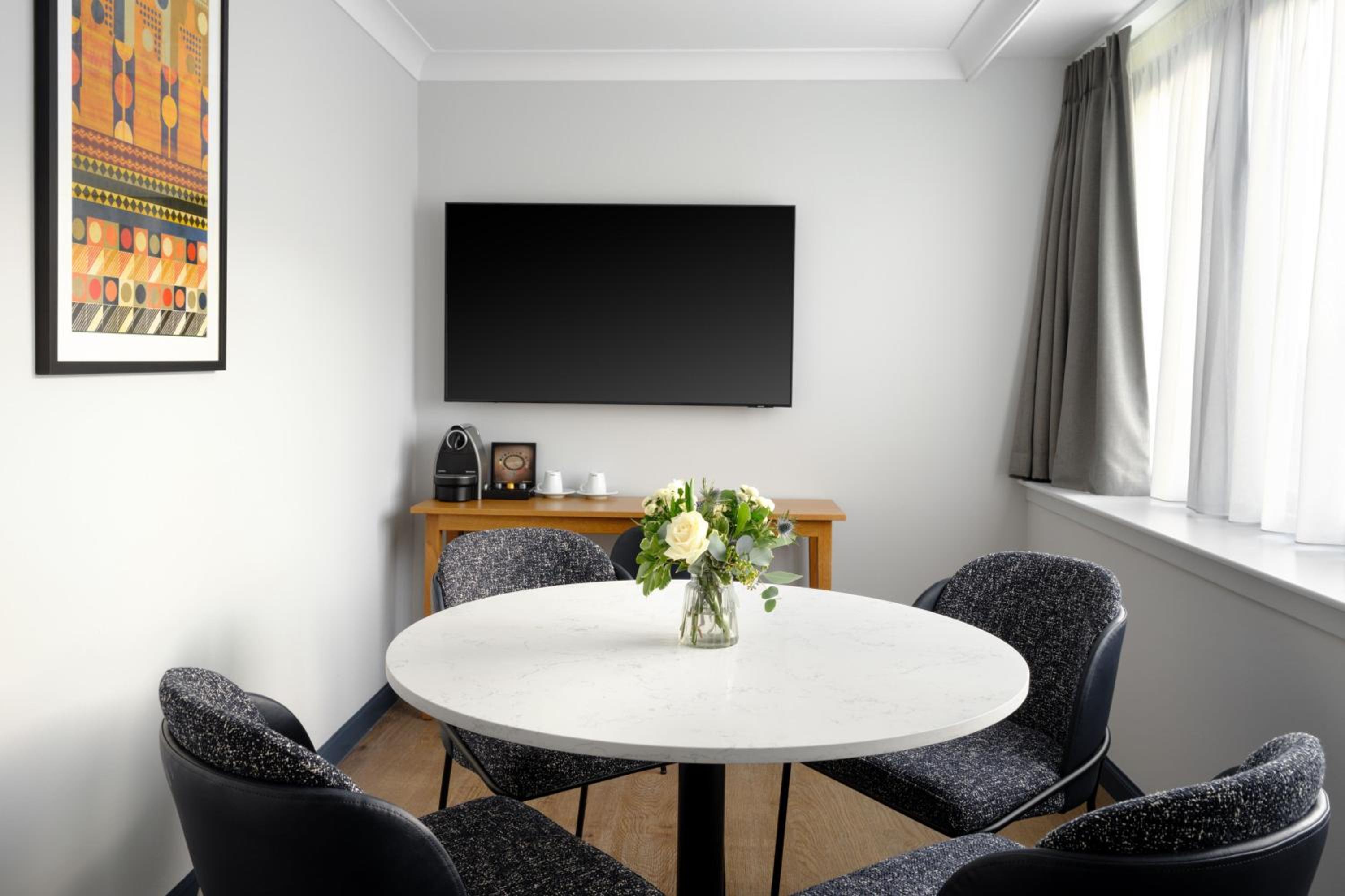Junior Suite - Executive Lounge Access - Photo 12