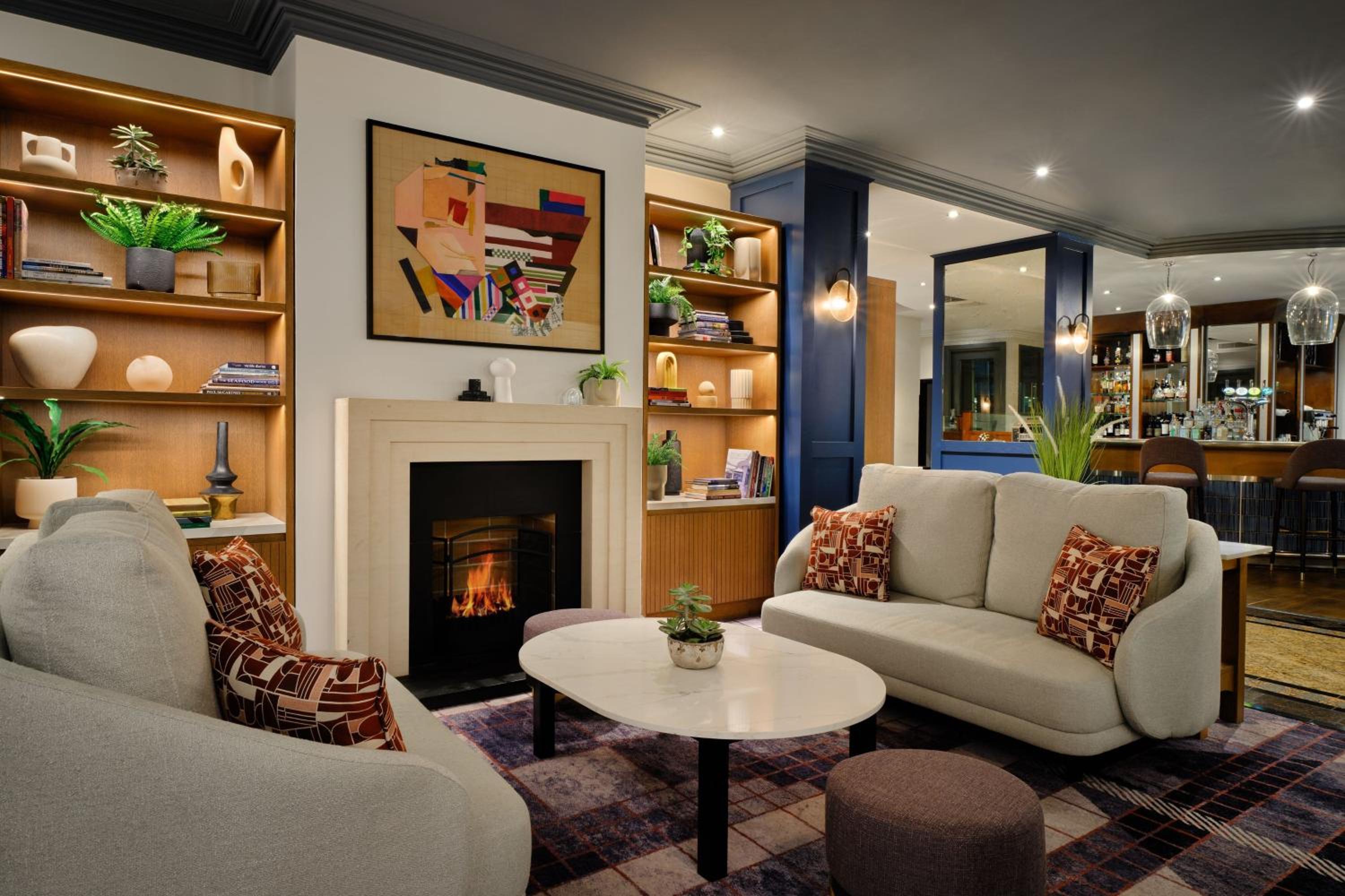 Deluxe Twin Room thumbnail 5