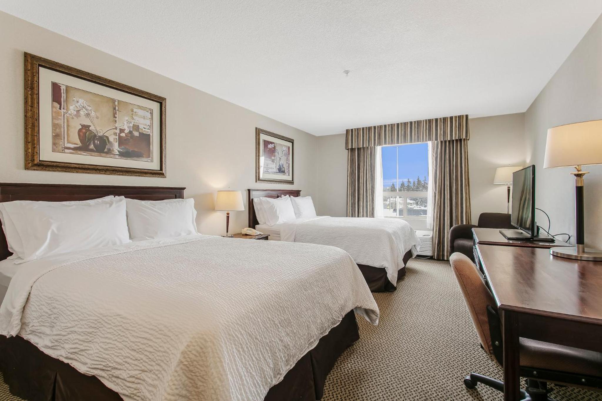Standard Queen Room with Two Queen Beds - Photo 5