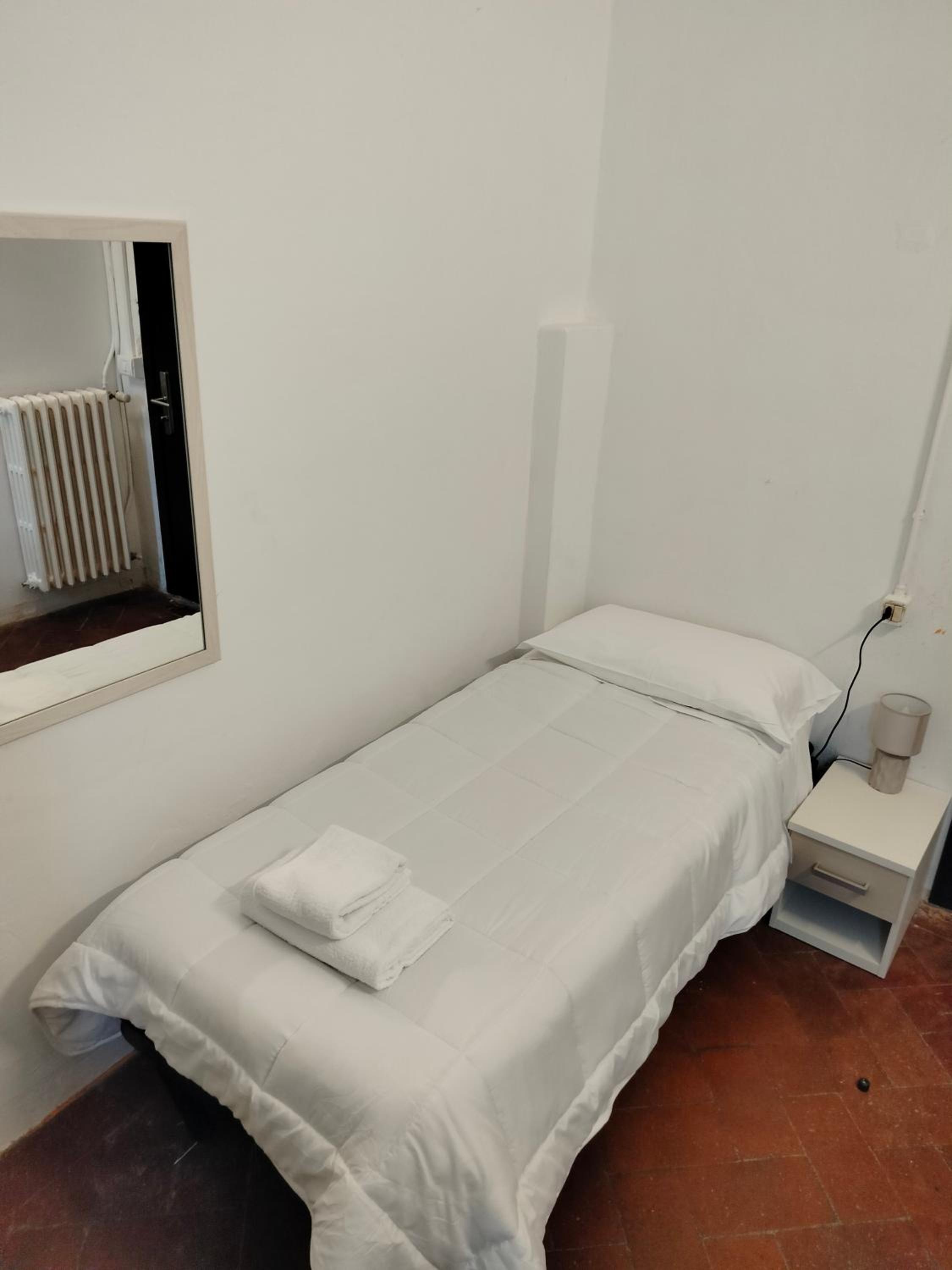 Single Room with Shared Bathroom photo 1
