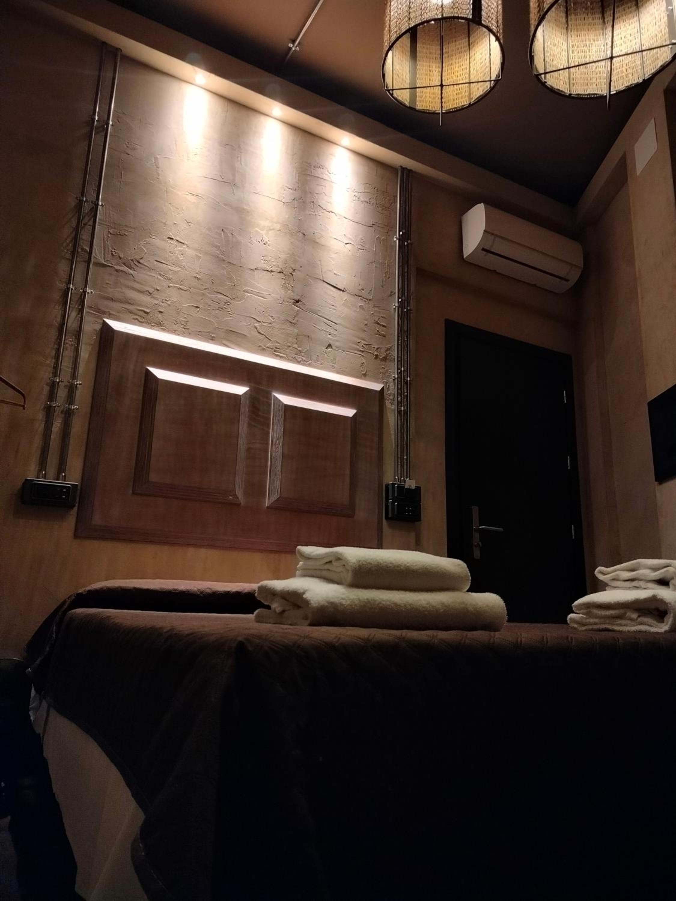French Superior Room with Shared Bathroom photo 2