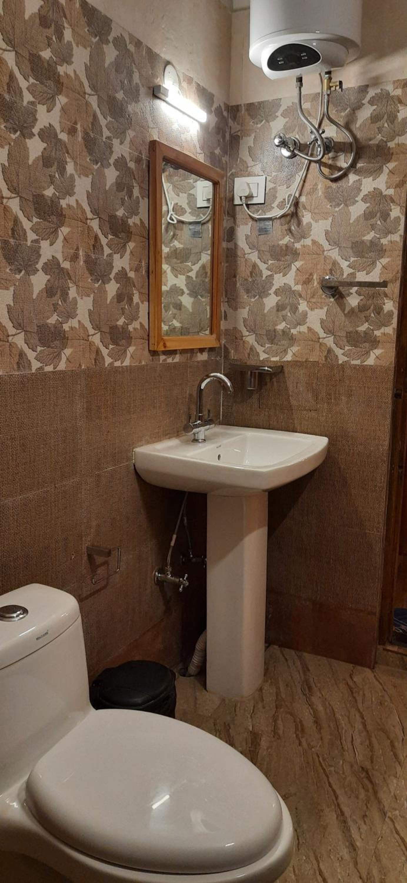 Superior King Room - Photo 14