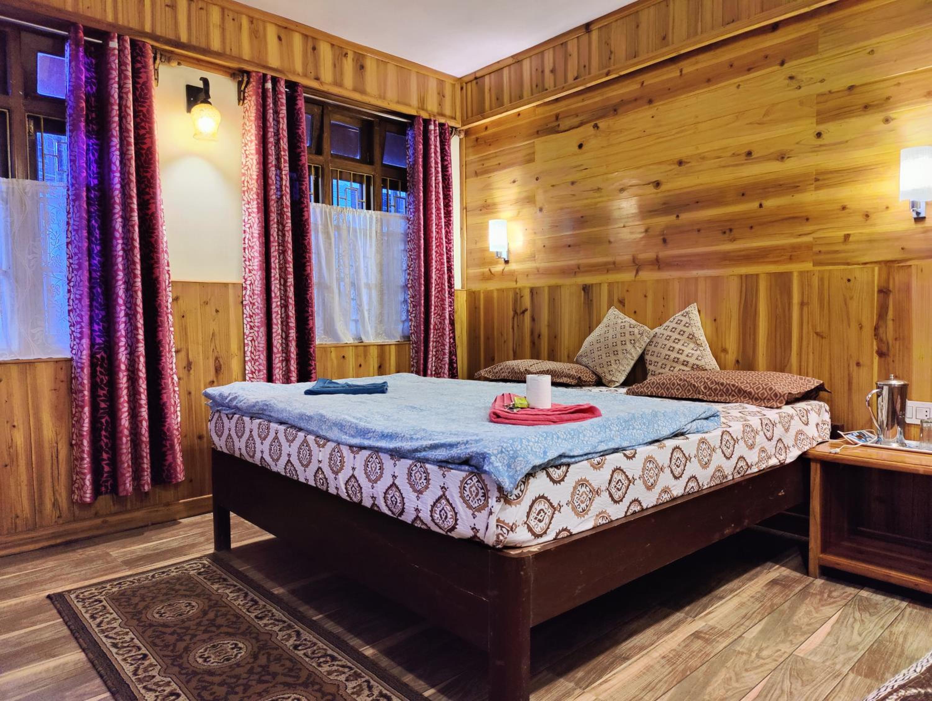 Superior King Room - Photo 12