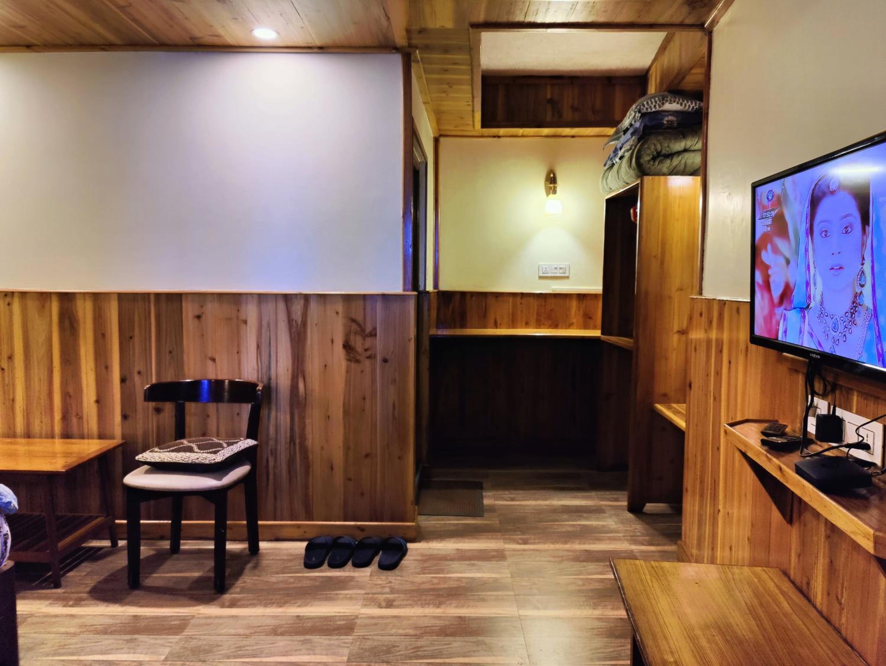 Superior King Room - Photo 11
