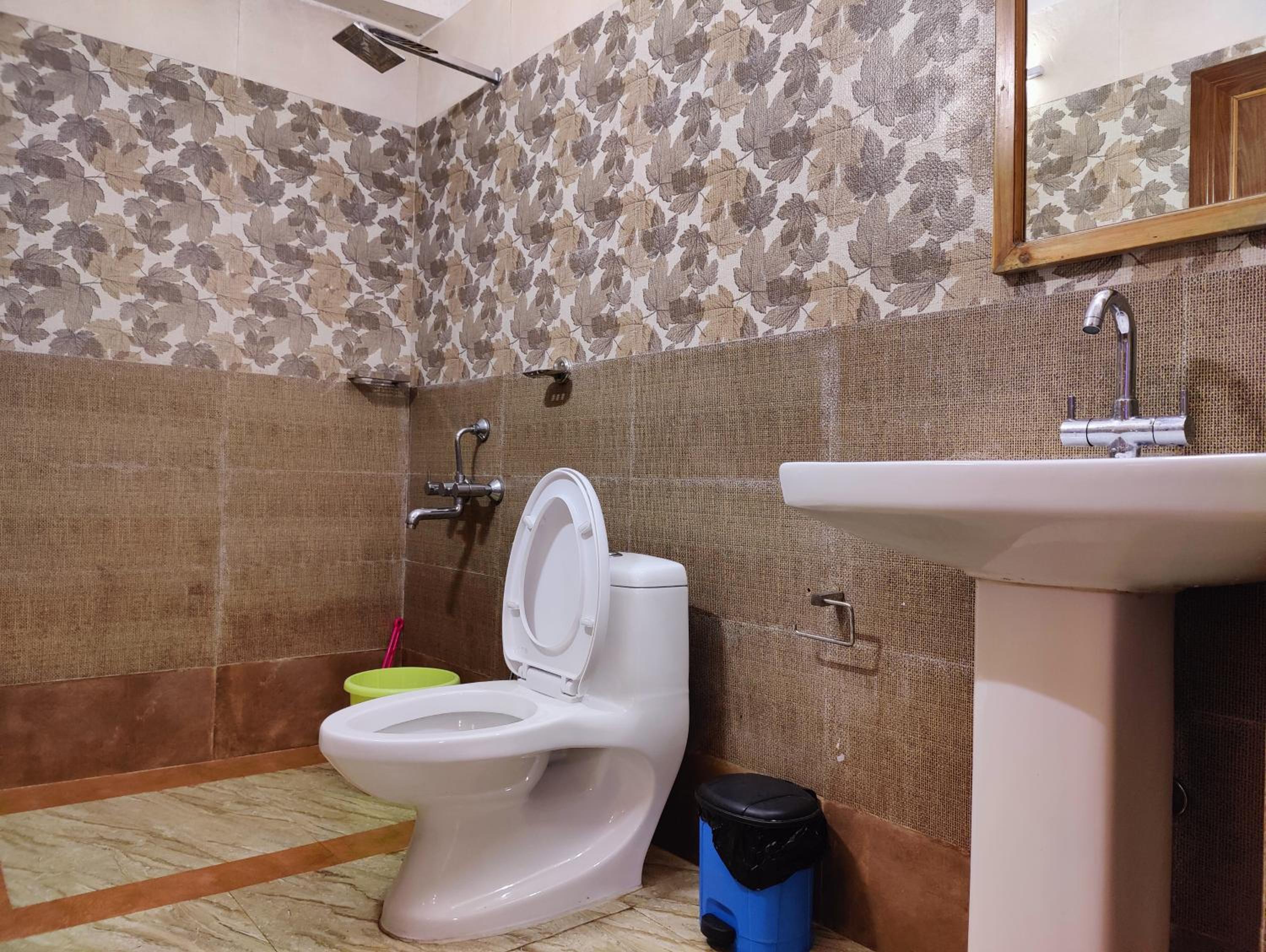 Superior King Room - Photo 9