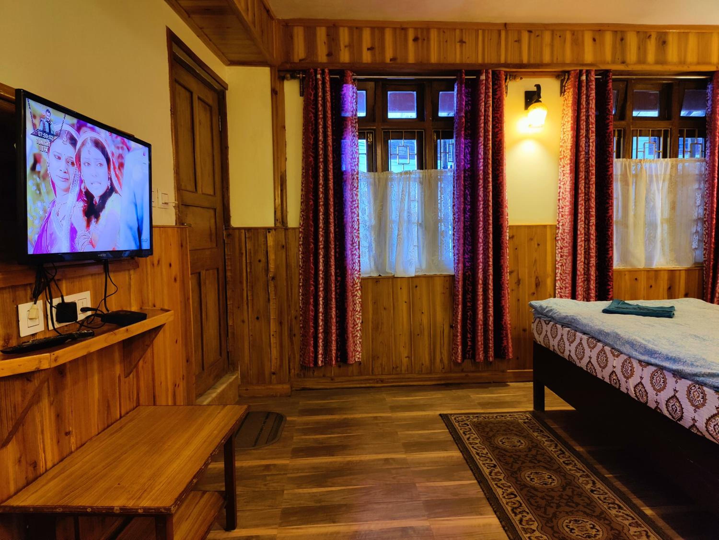 Superior King Room - Photo 7