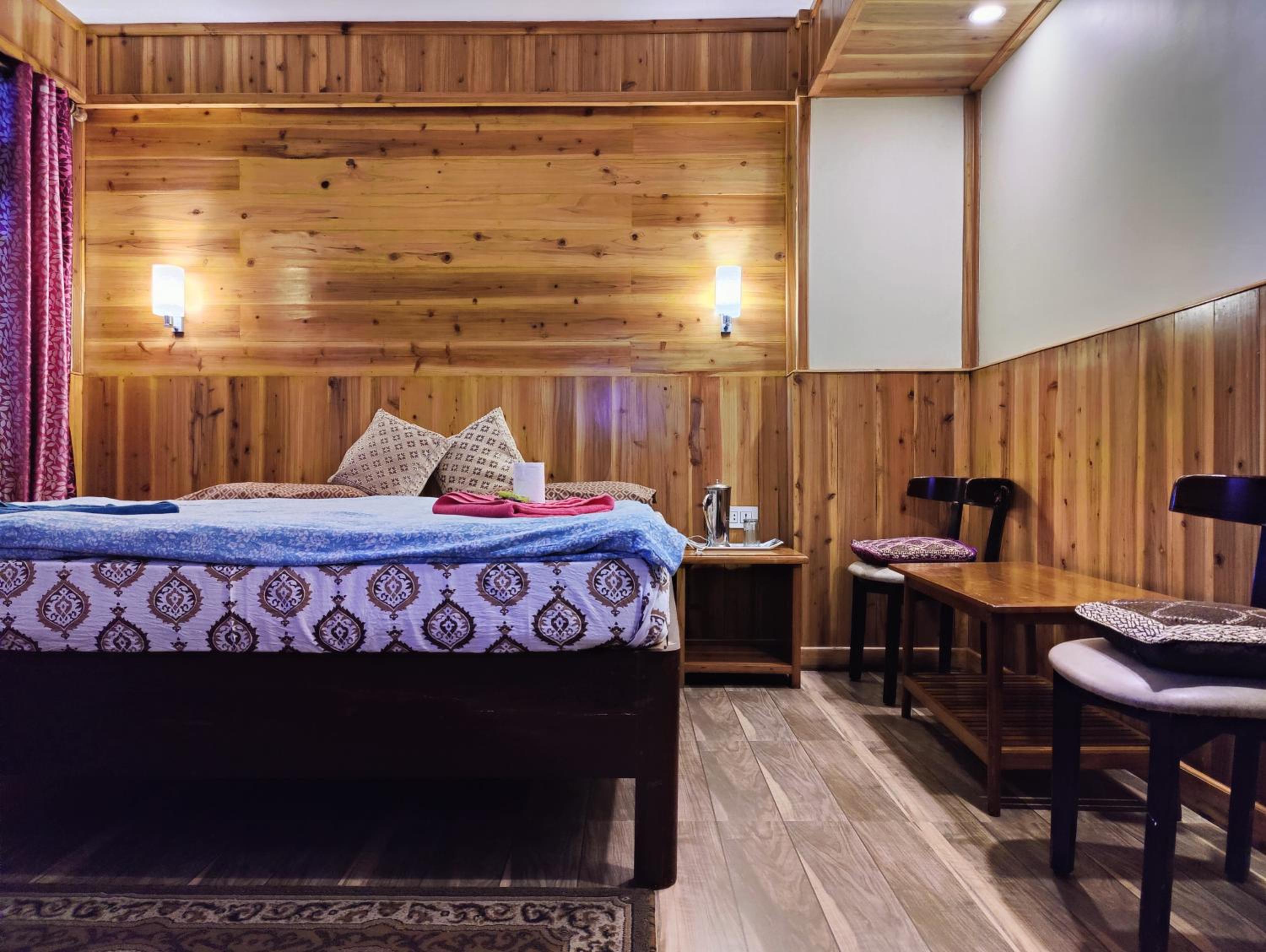 Superior King Room - Photo 4