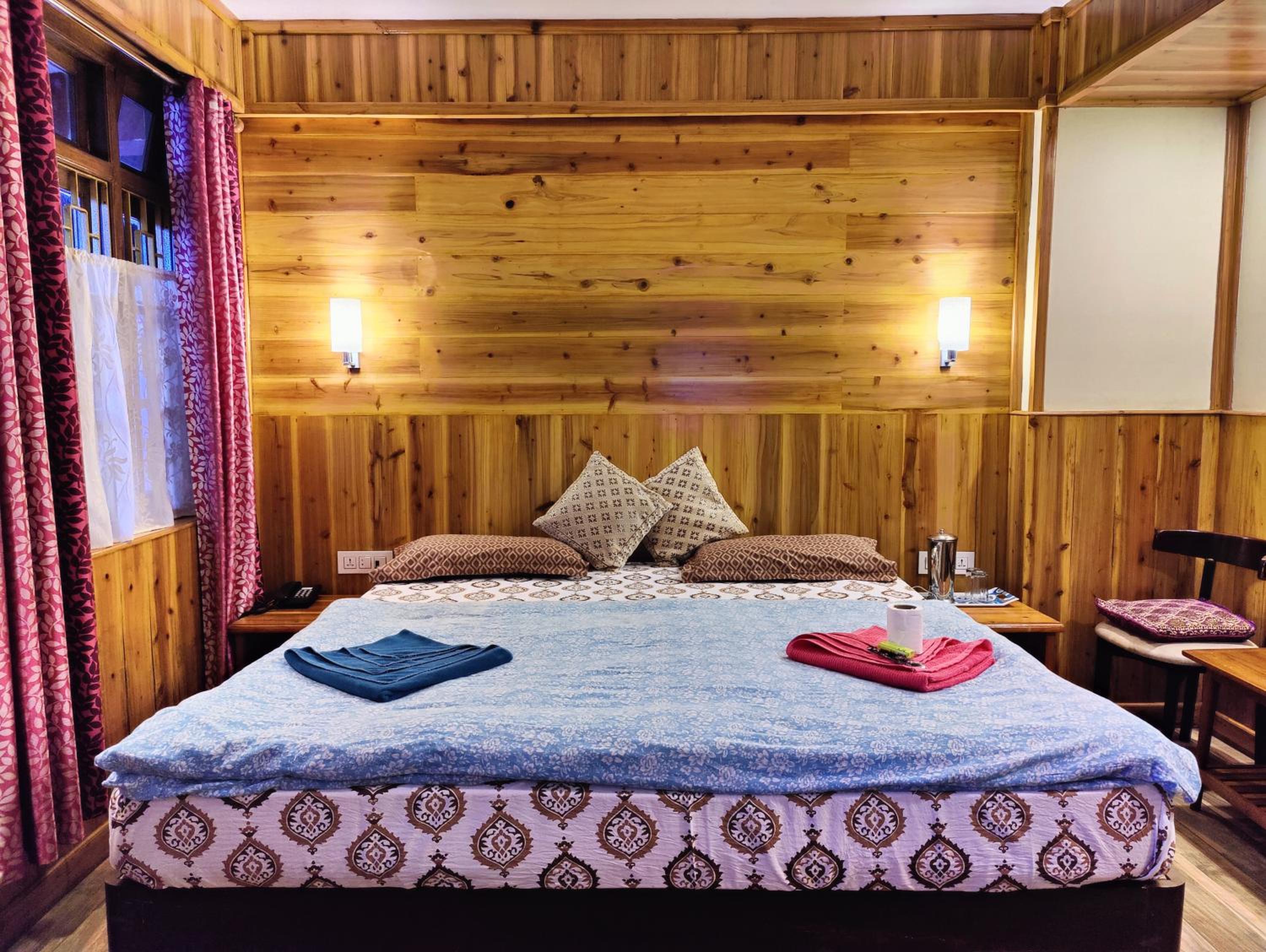 Superior King Room - Photo 3